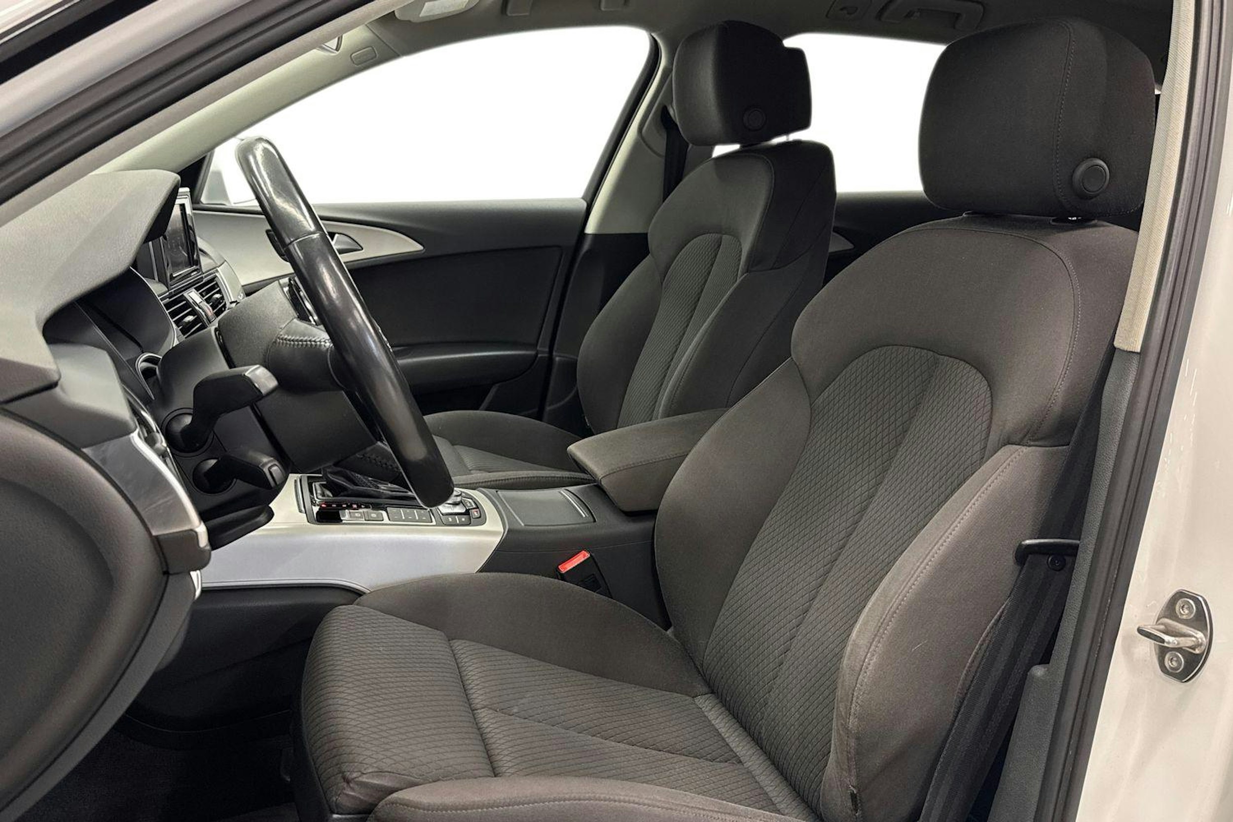 valkoinen Audi A6 2017 kuva 11.