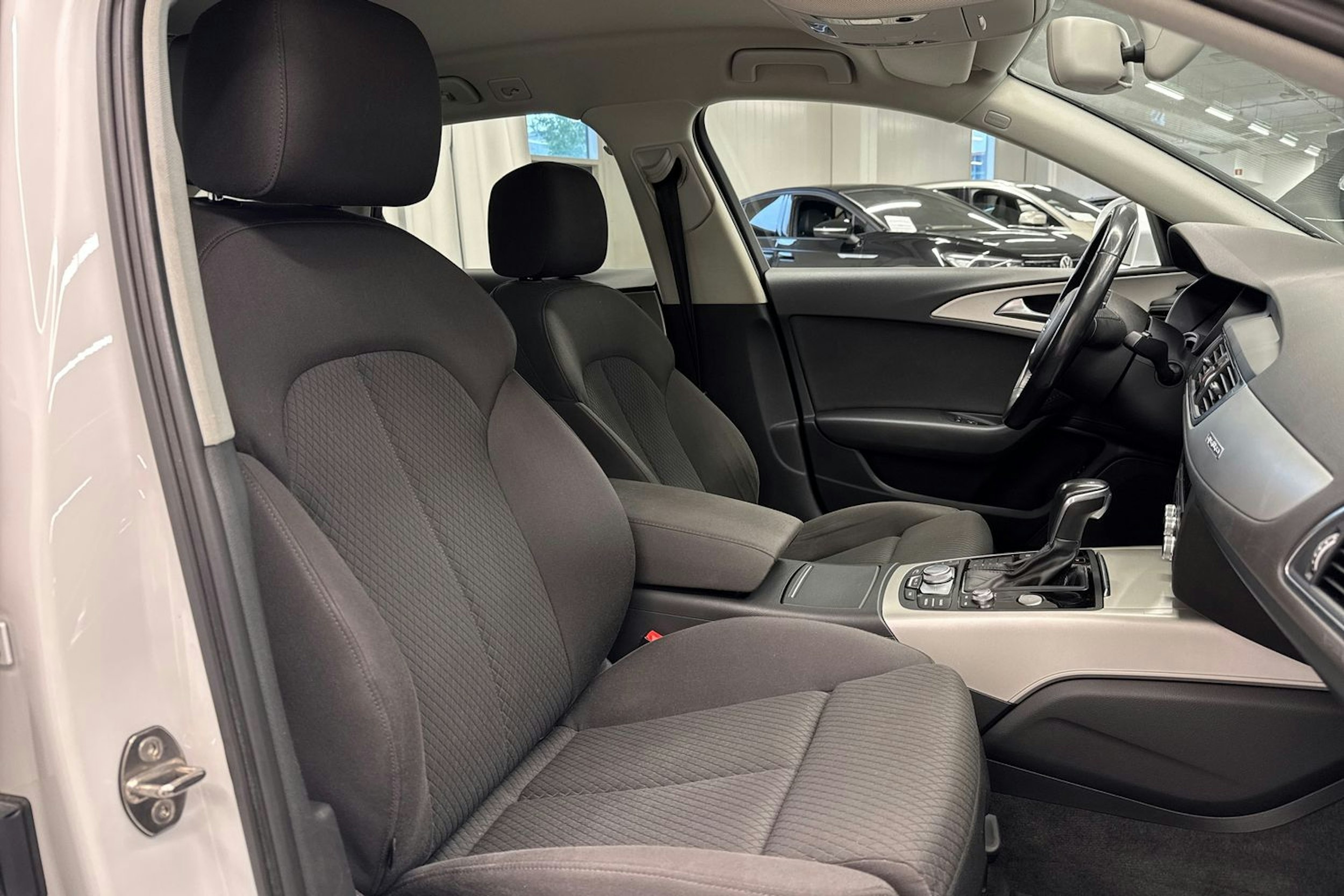 valkoinen Audi A6 2017 kuva 13.