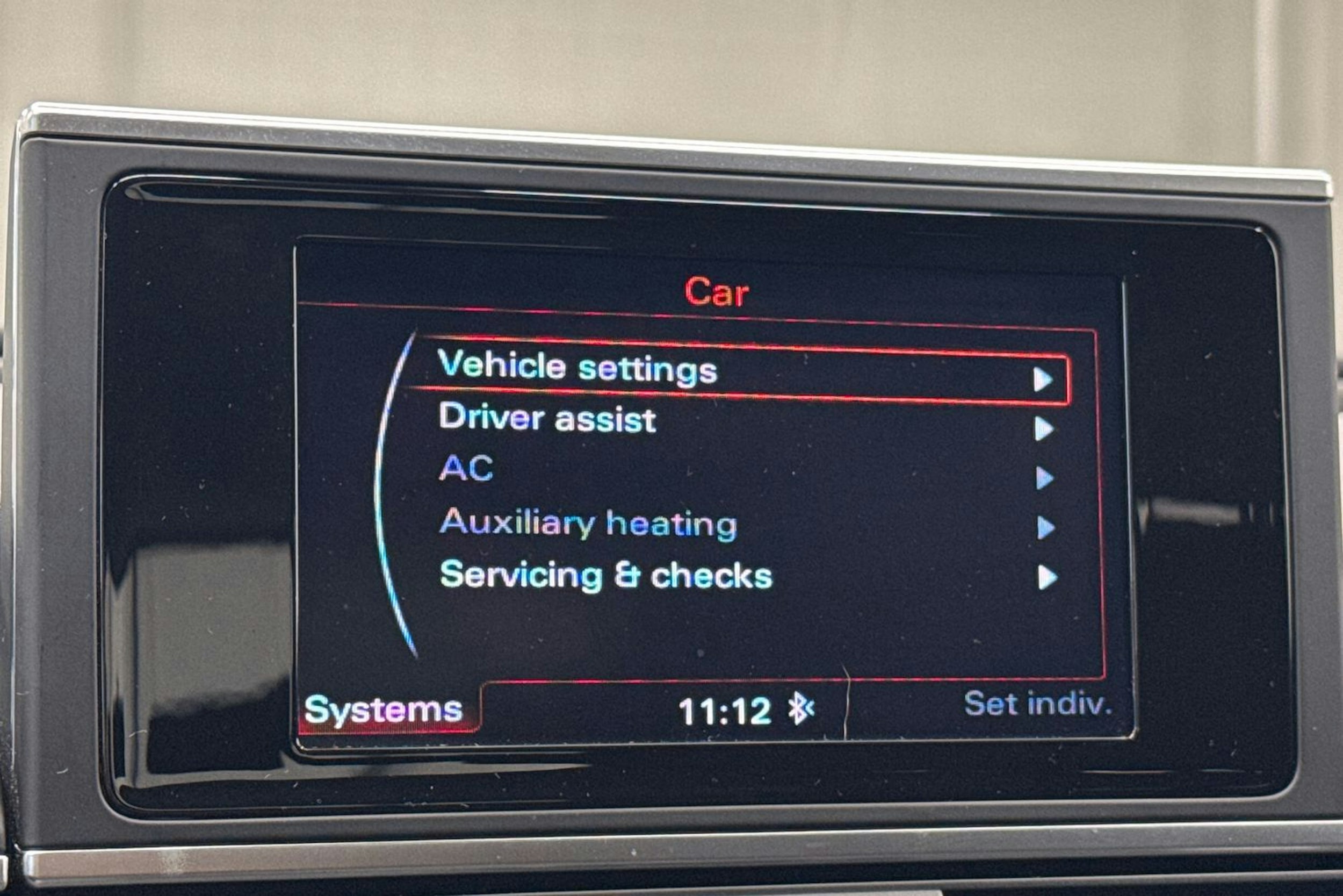 valkoinen Audi A6 2017 kuva 28.