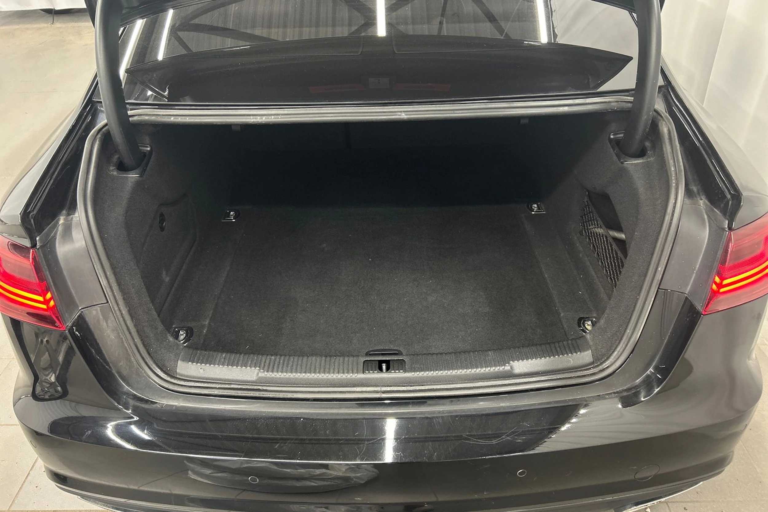 musta Audi A6 2017 kuva 13.