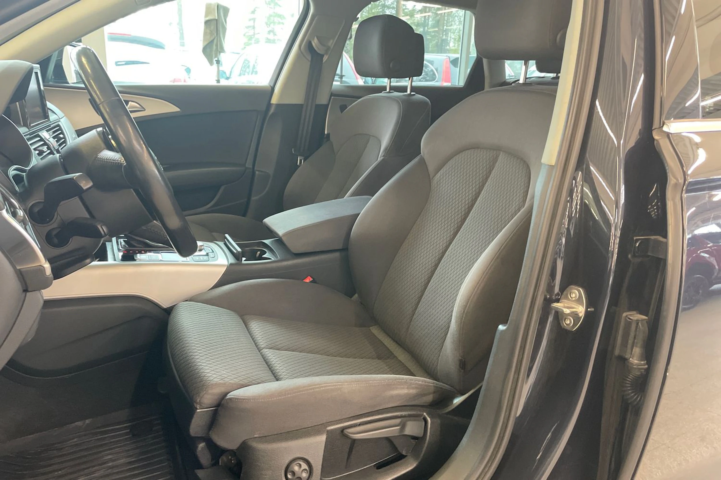 Sininen Audi A6 2017 kuva 18.