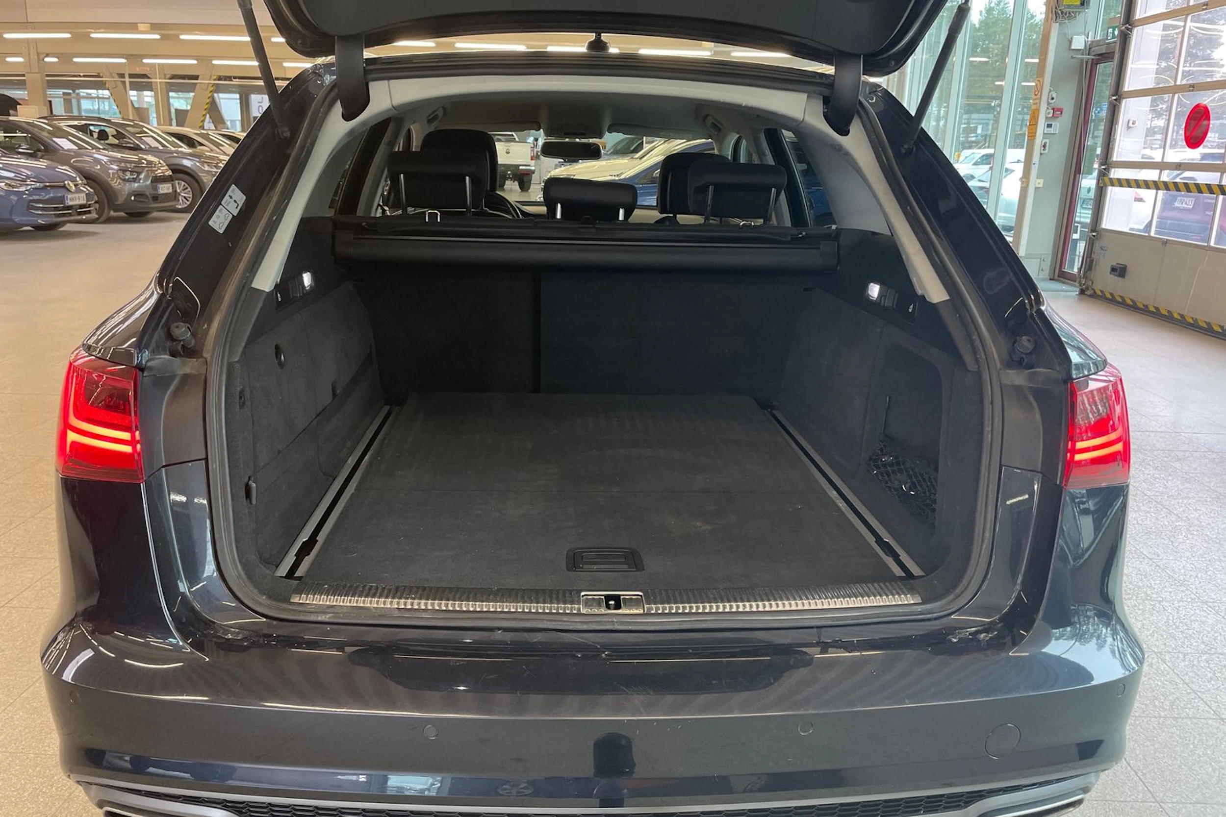 Sininen Audi A6 2017 kuva 27.