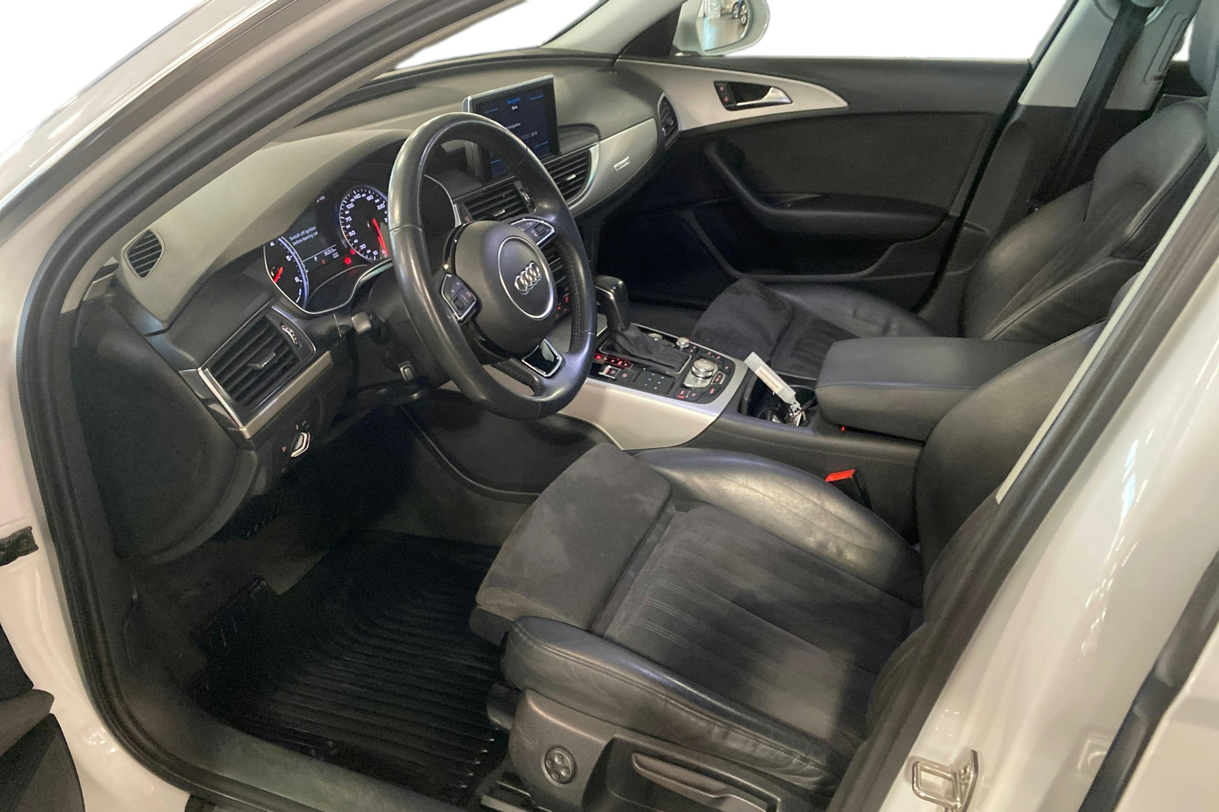 Valkoinen Audi A6 2018 kuva 7.