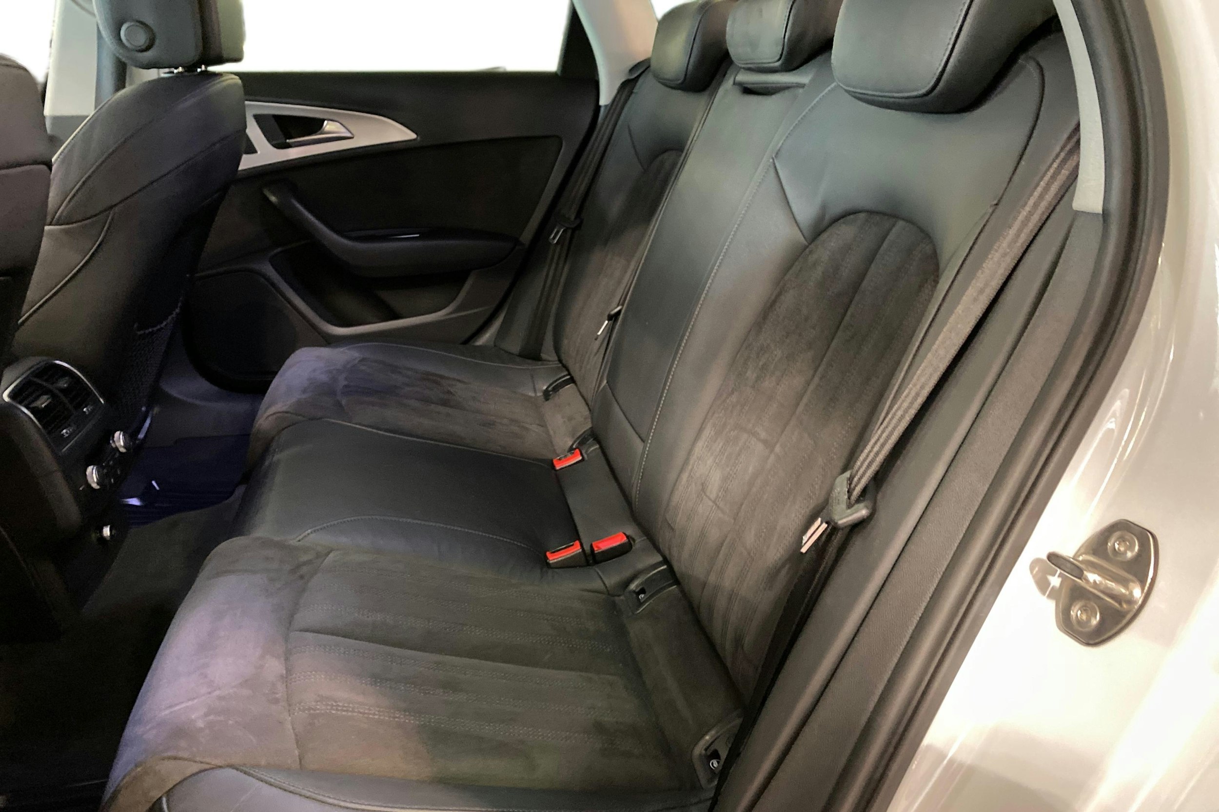 Valkoinen Audi A6 2018 kuva 10.