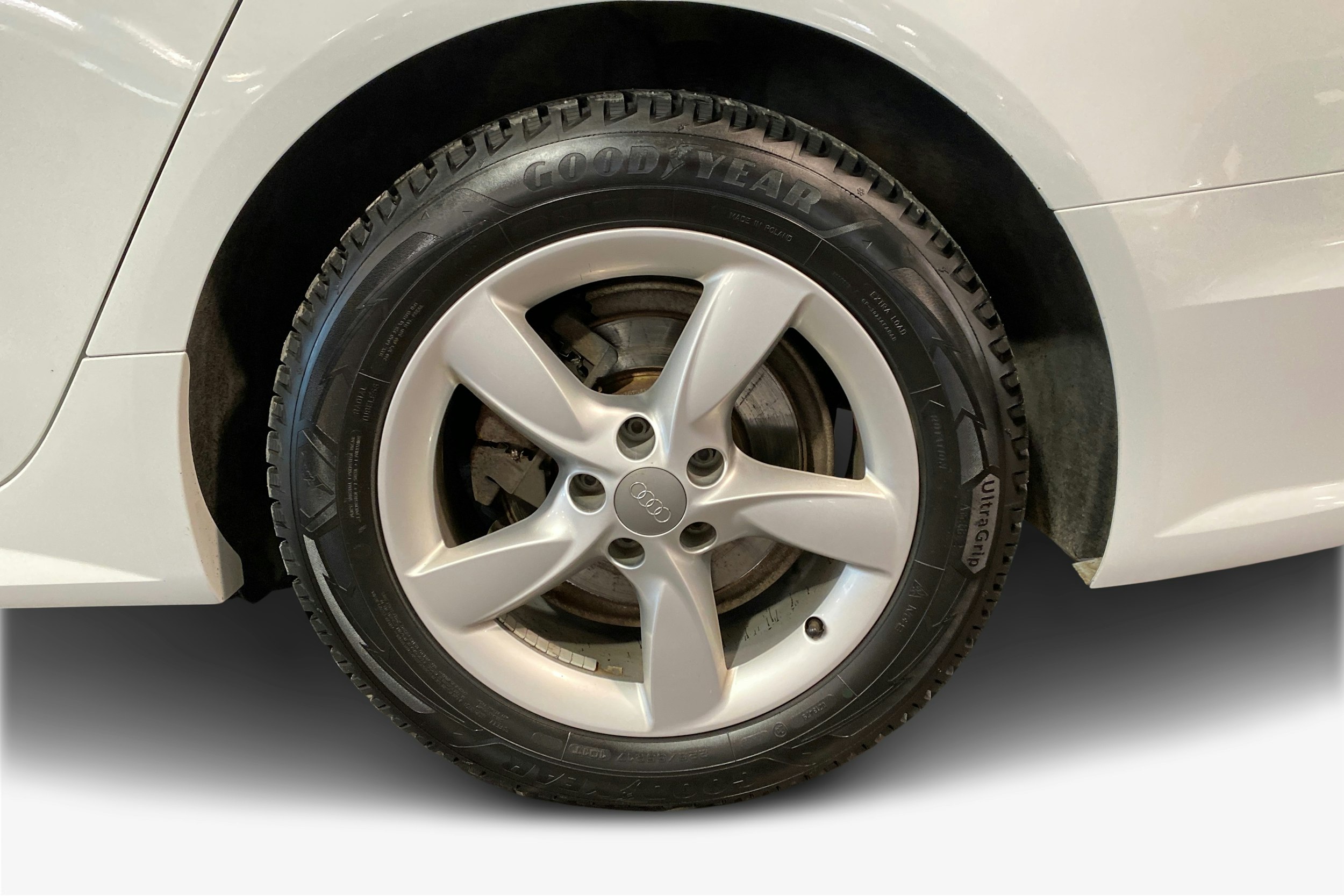 Valkoinen Audi A6 2018 kuva 11.