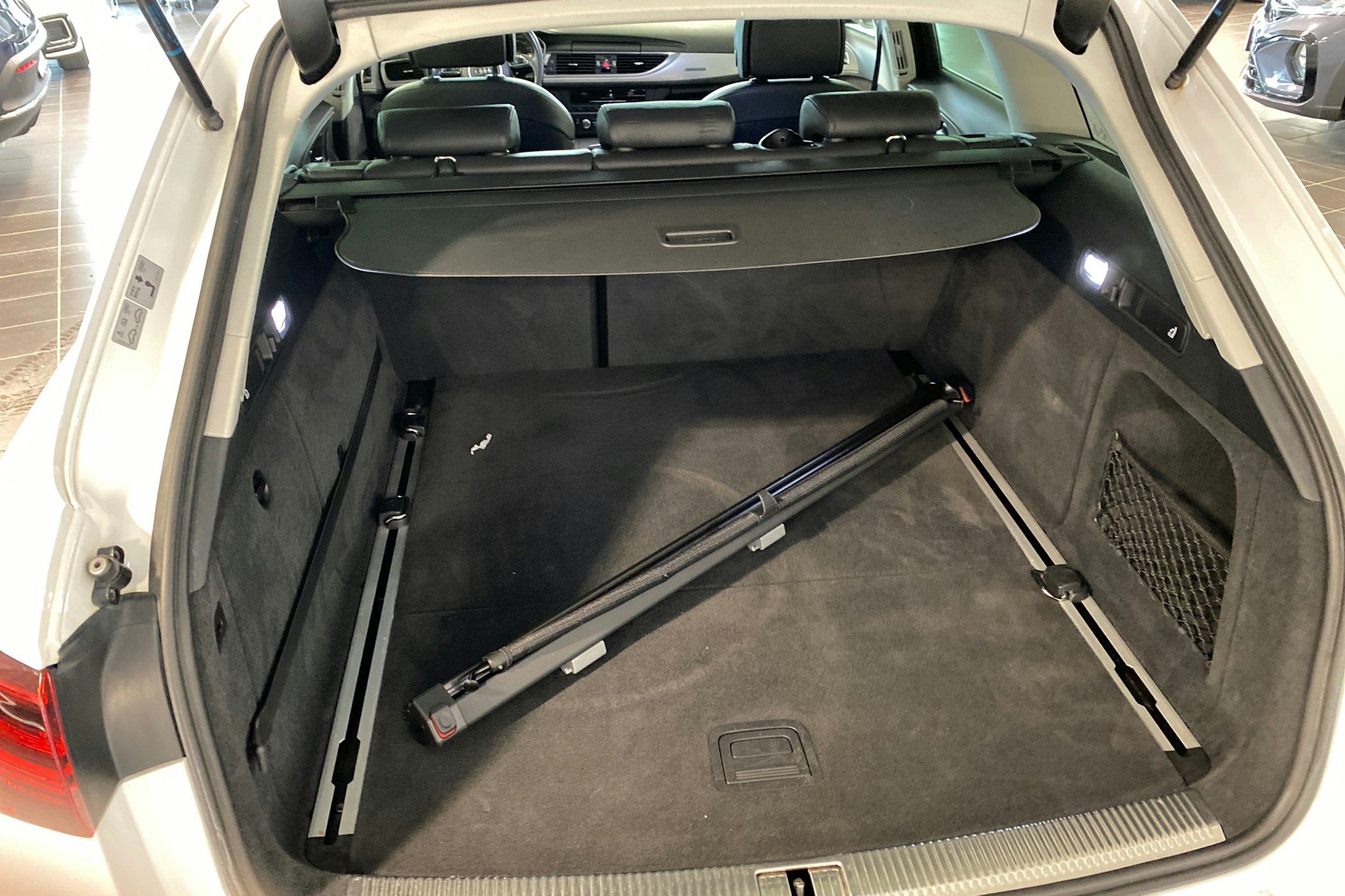 Valkoinen Audi A6 2018 kuva 14.