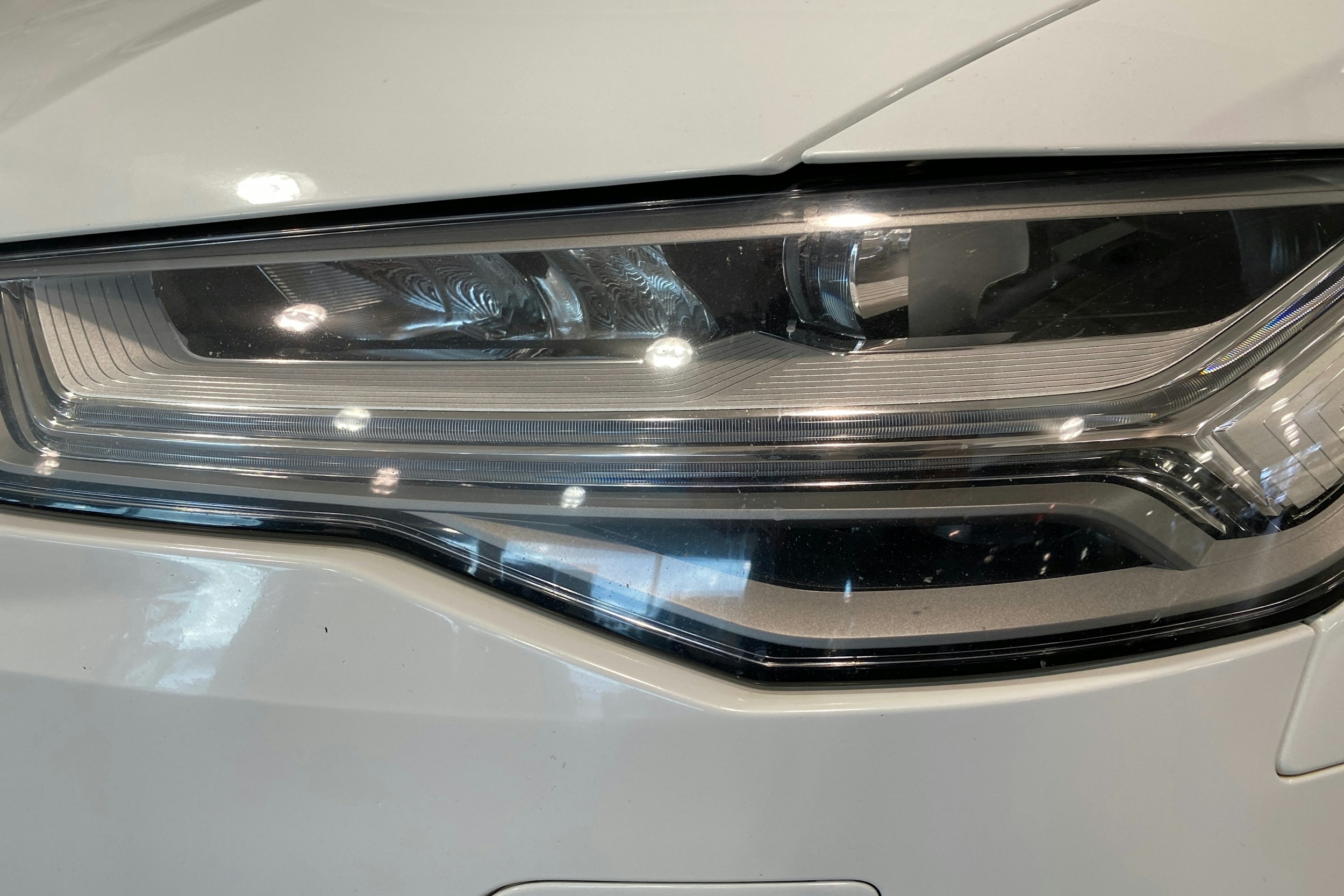 Valkoinen Audi A6 2018 kuva 16.