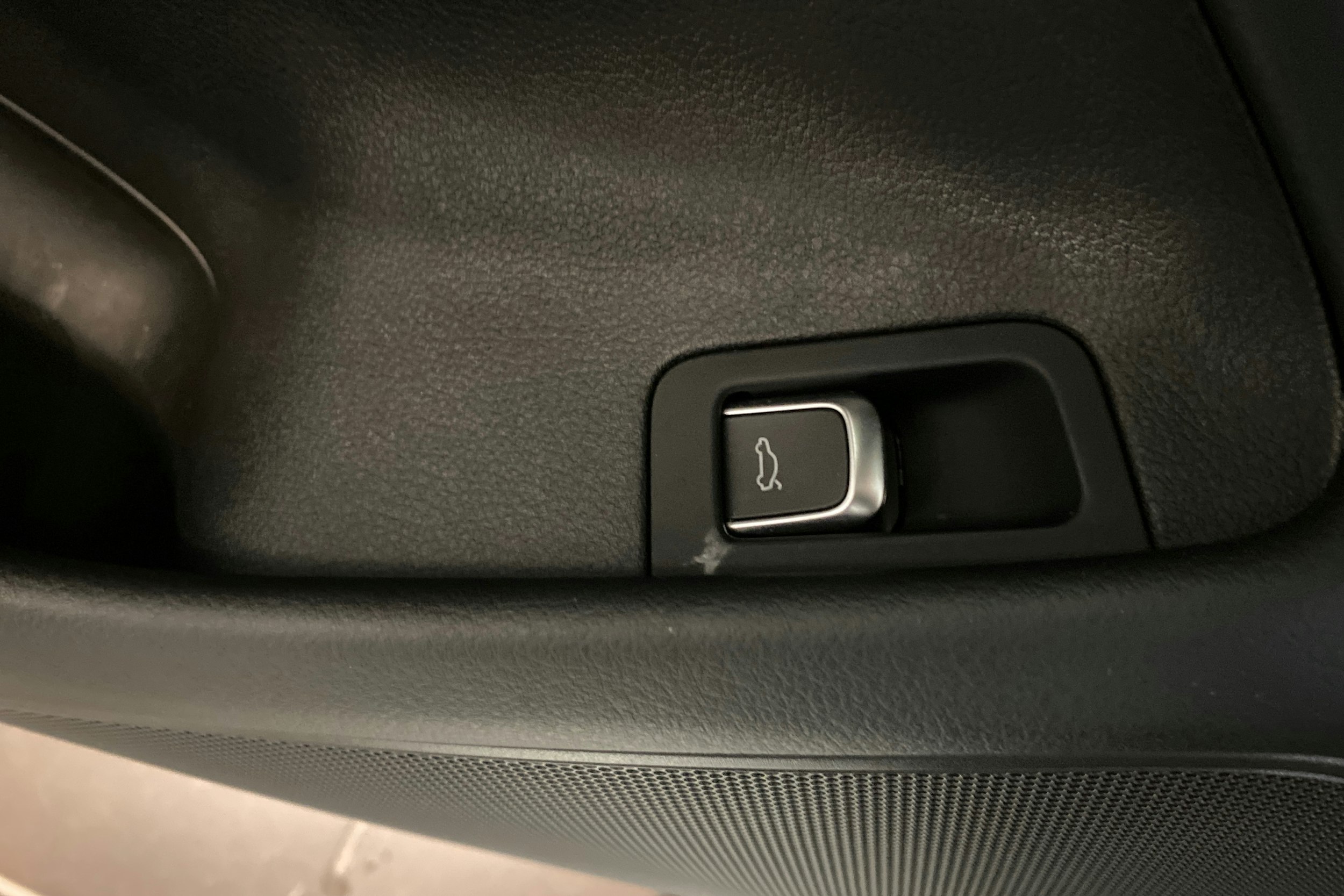 Valkoinen Audi A6 2018 kuva 19.