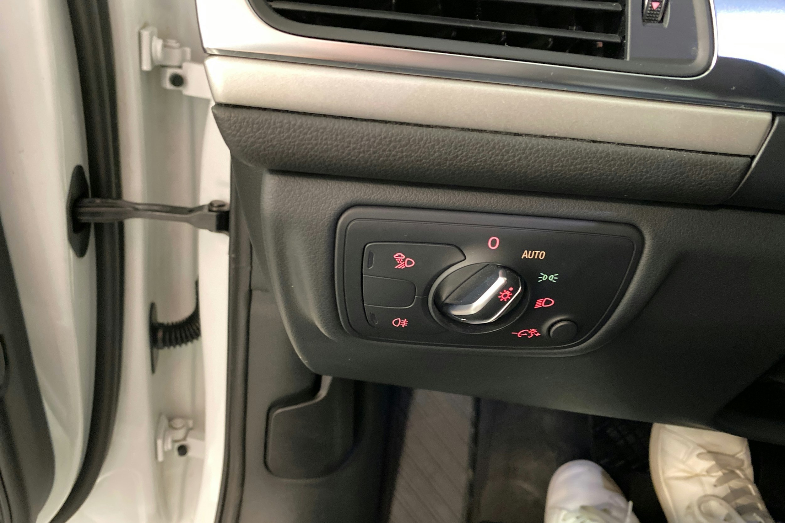 Valkoinen Audi A6 2018 kuva 20.