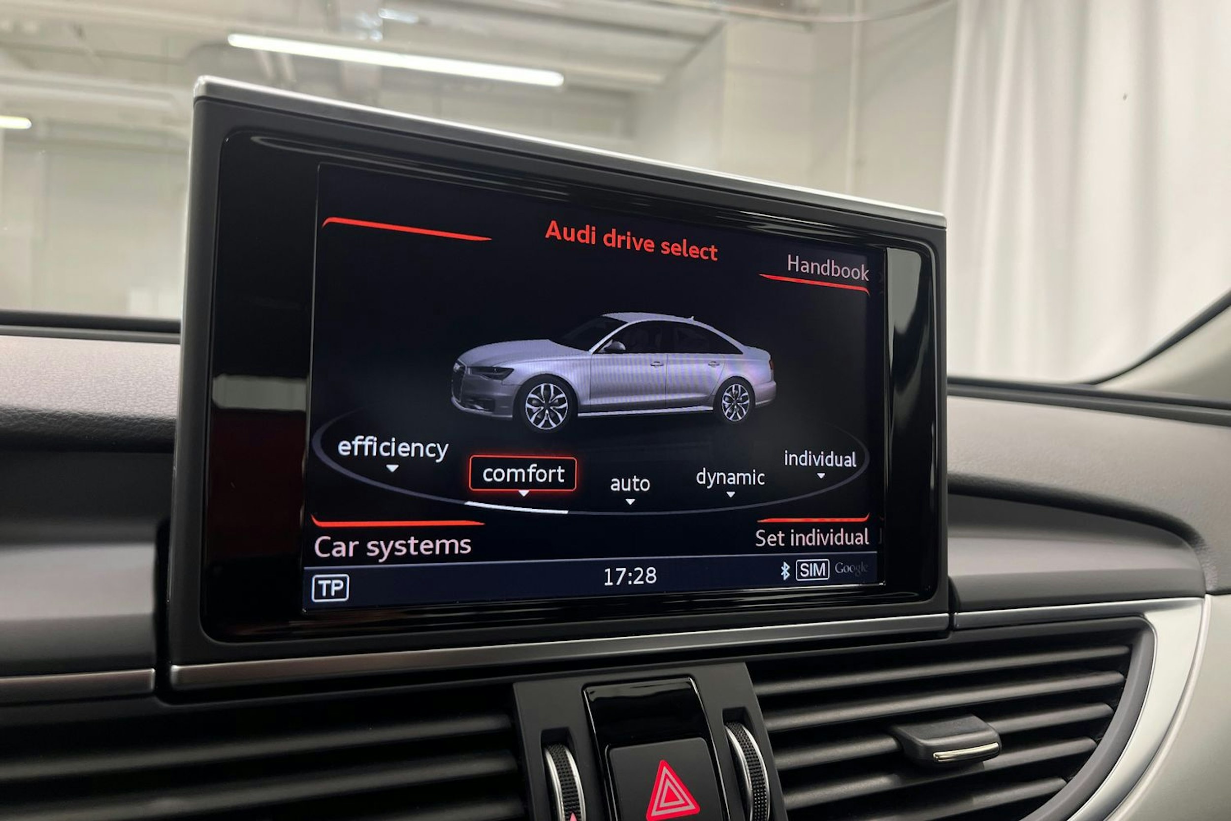 Valkoinen Audi A6 2017 kuva 24.