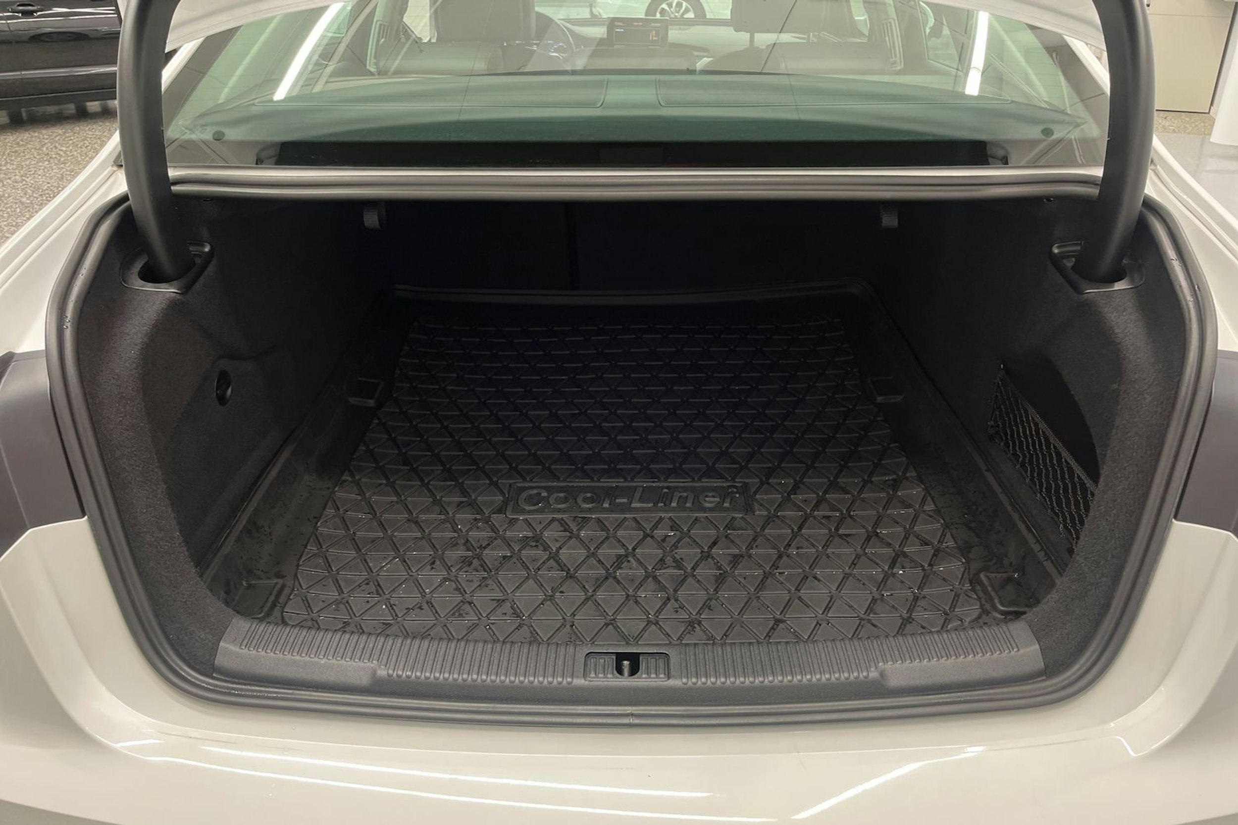 Valkoinen Audi A6 2017 kuva 32.