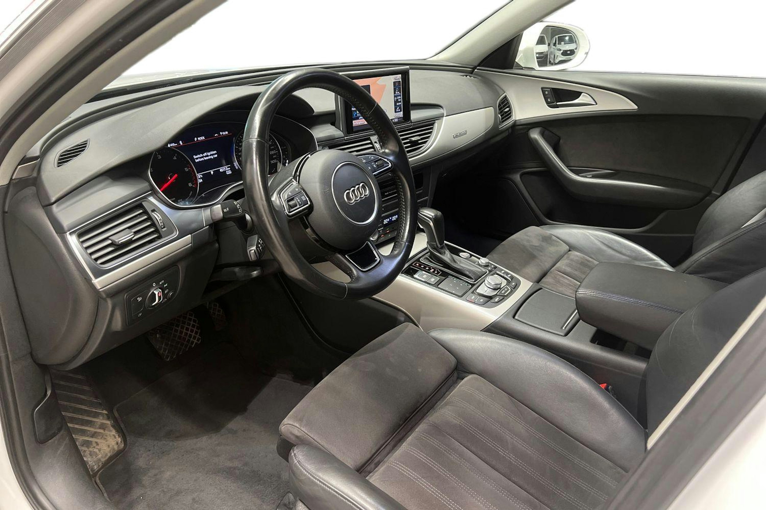 Valkoinen Audi A6 2017 kuva 7.