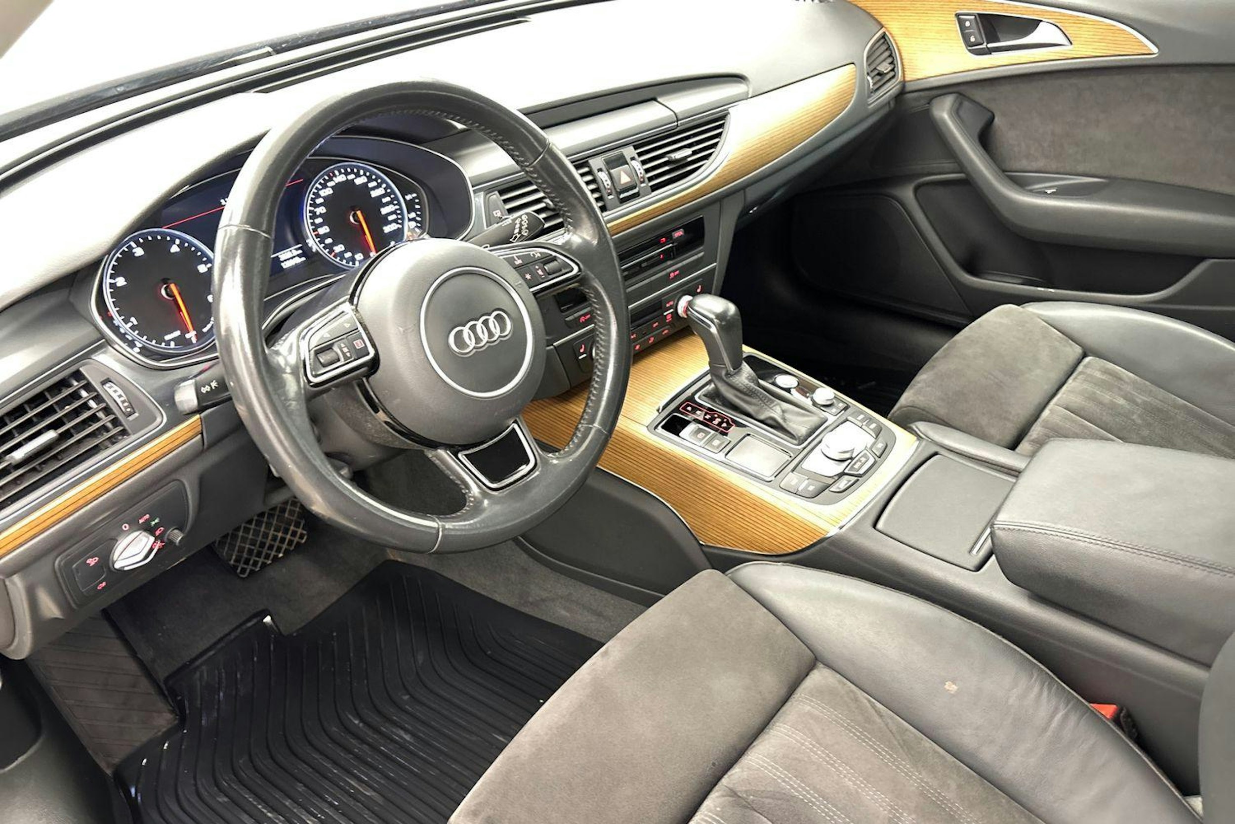 punainen Audi A6 2018 kuva 6.