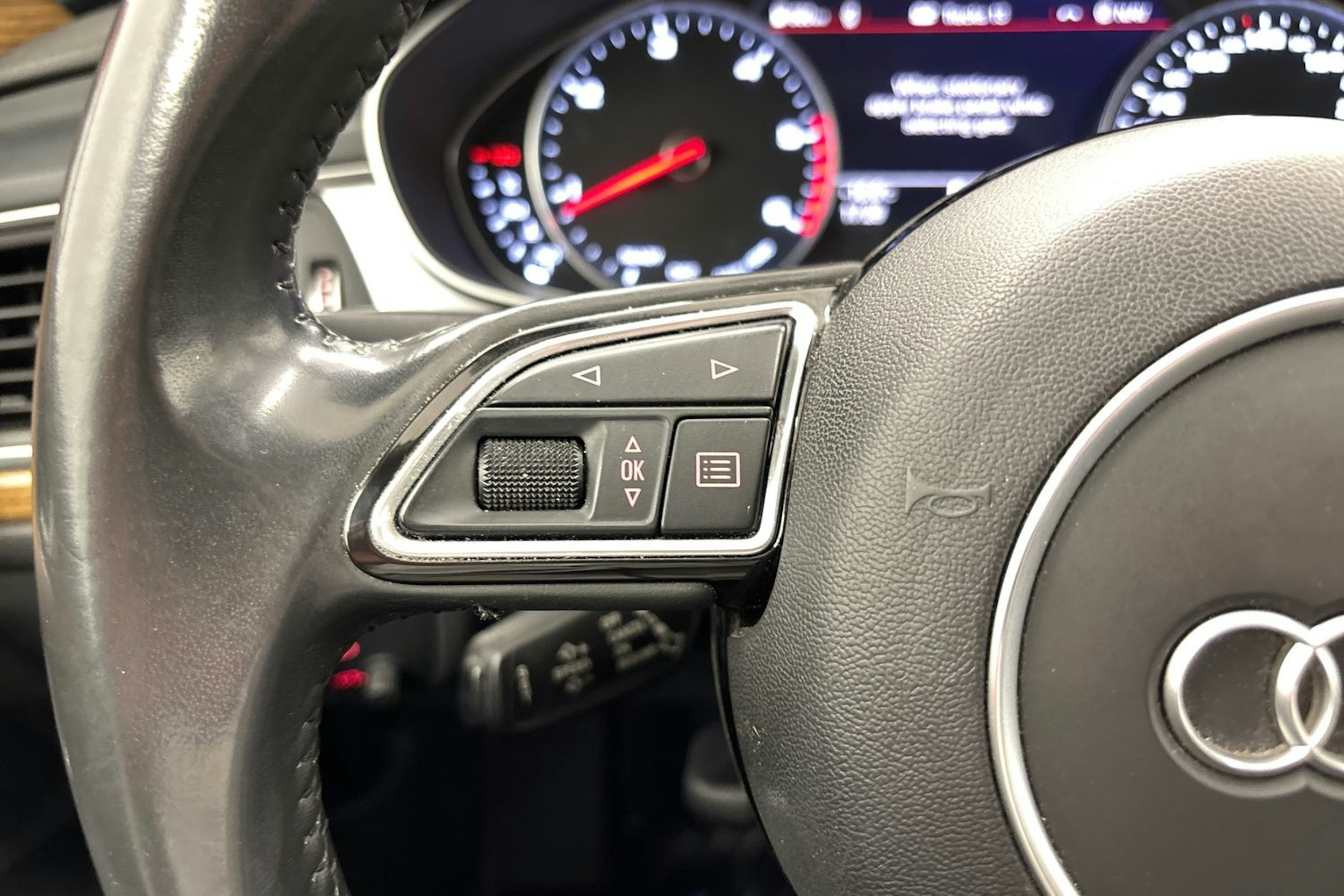 punainen Audi A6 2018 kuva 15.