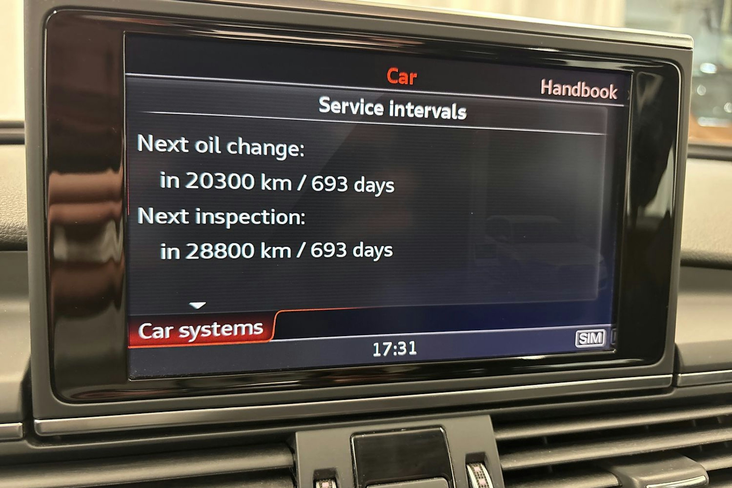 punainen Audi A6 2018 kuva 18.