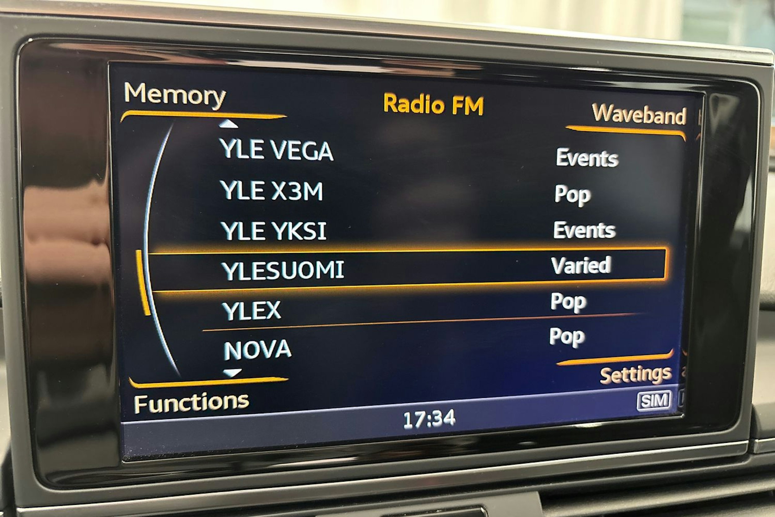punainen Audi A6 2018 kuva 21.