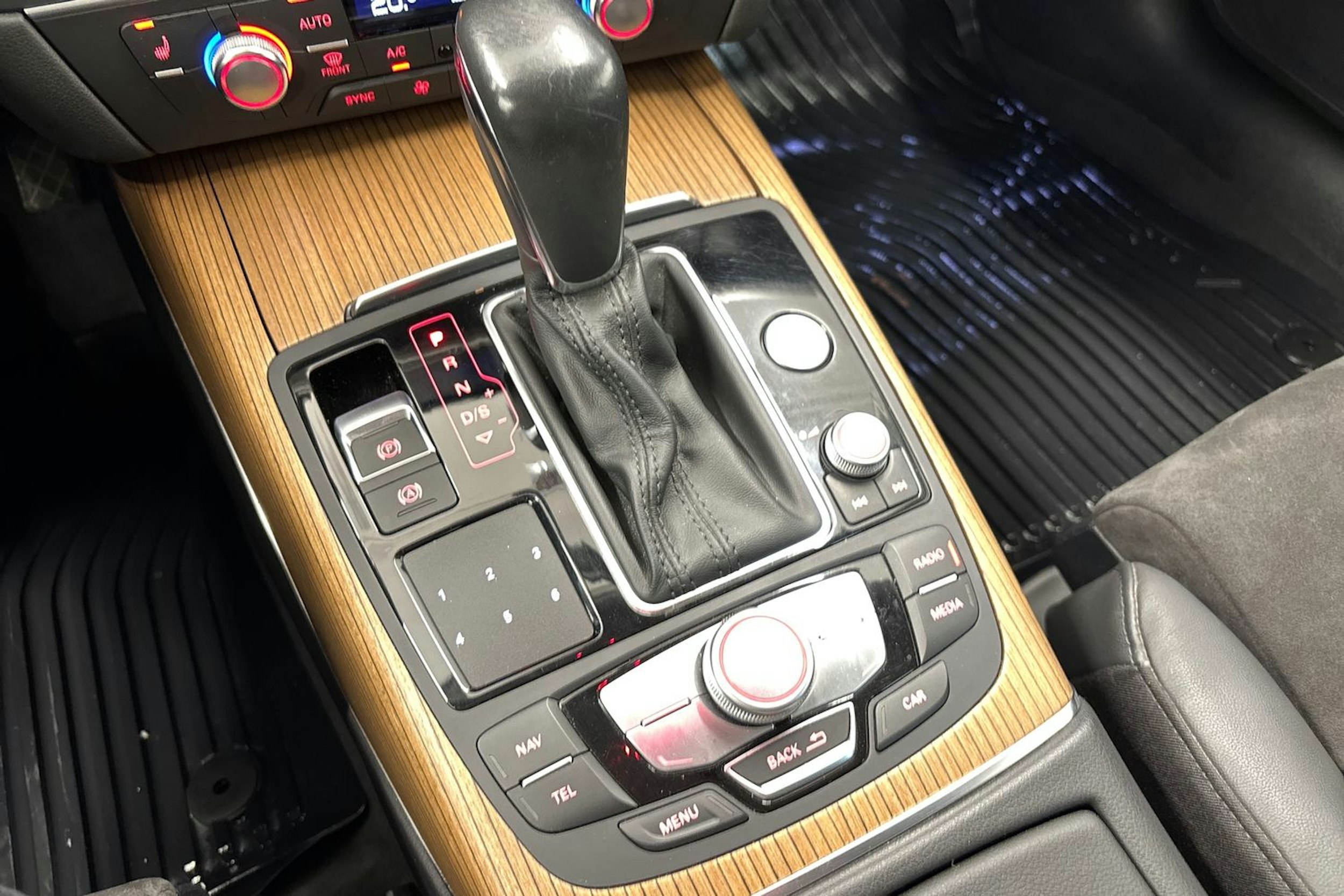 punainen Audi A6 2018 kuva 24.