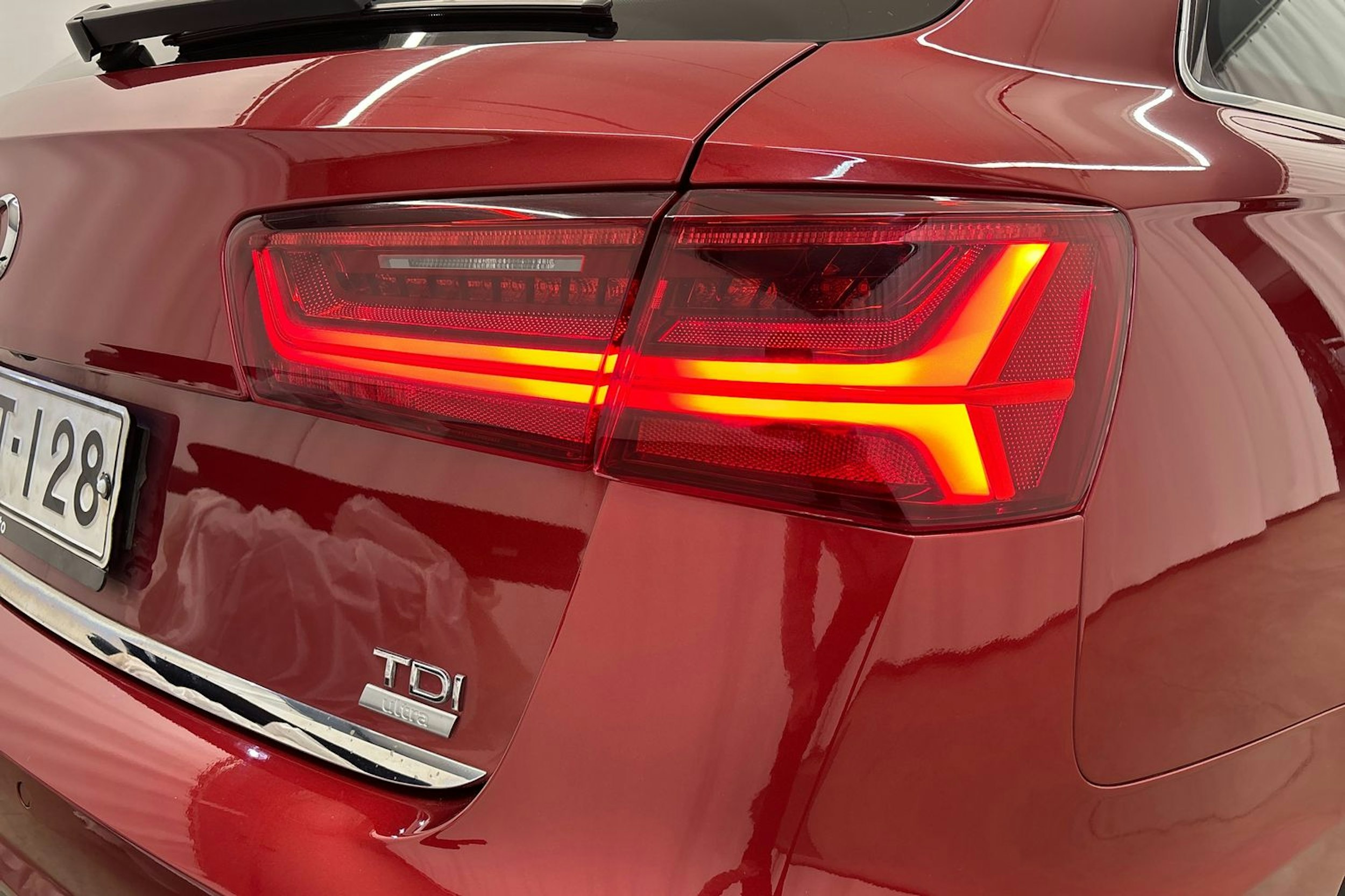 punainen Audi A6 2018 kuva 29.