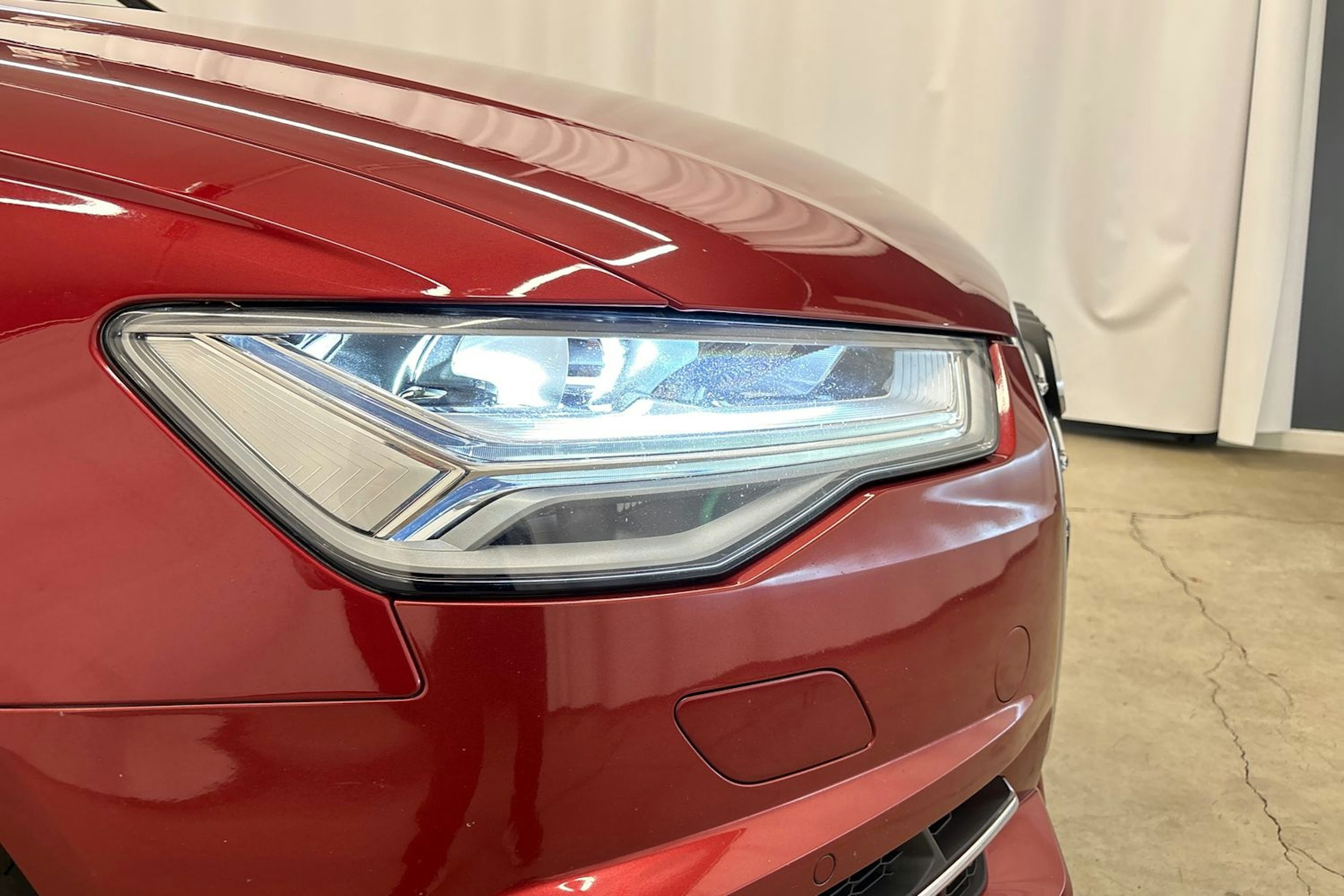 punainen Audi A6 2018 kuva 30.