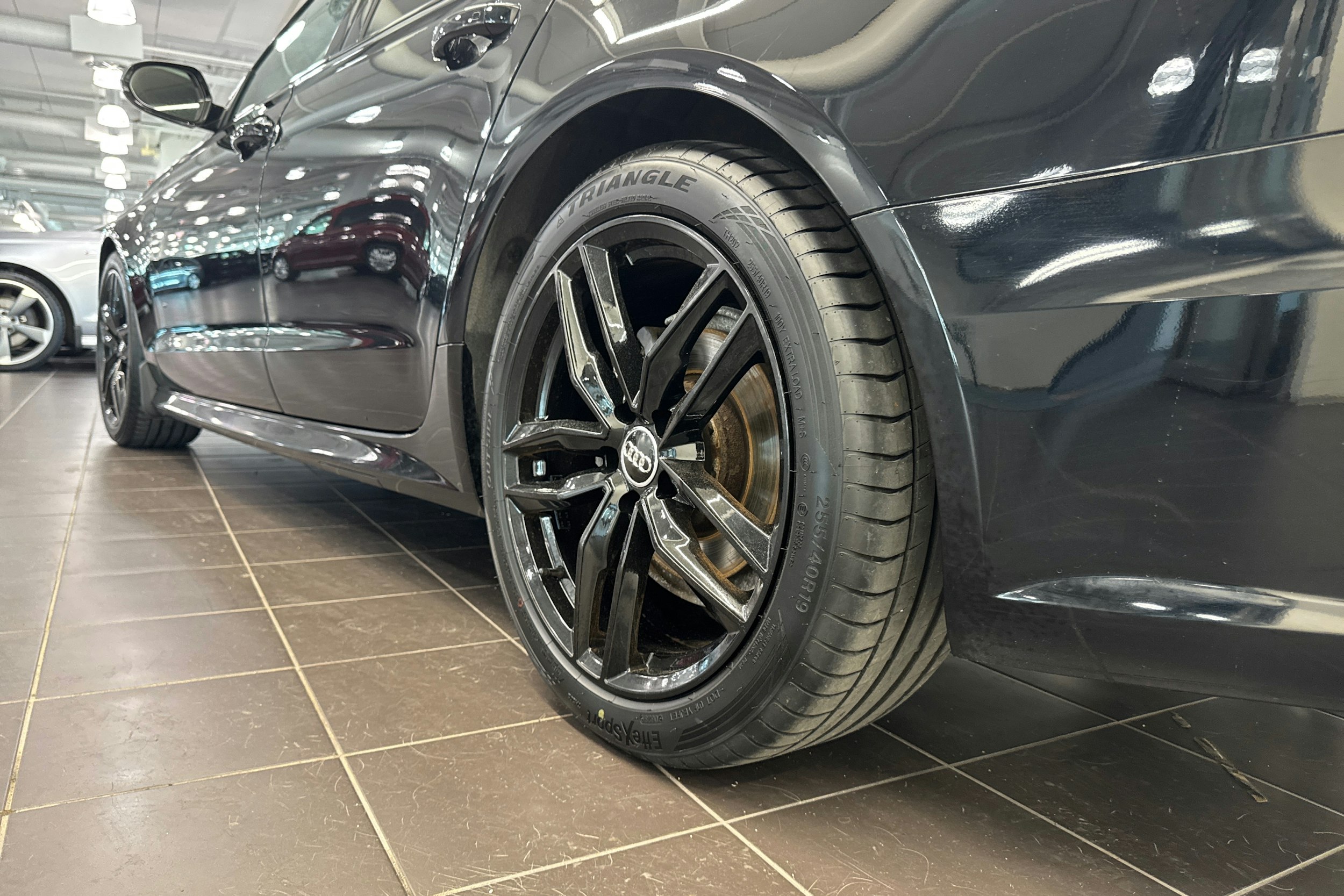 musta Audi A6 2018 kuva 13.