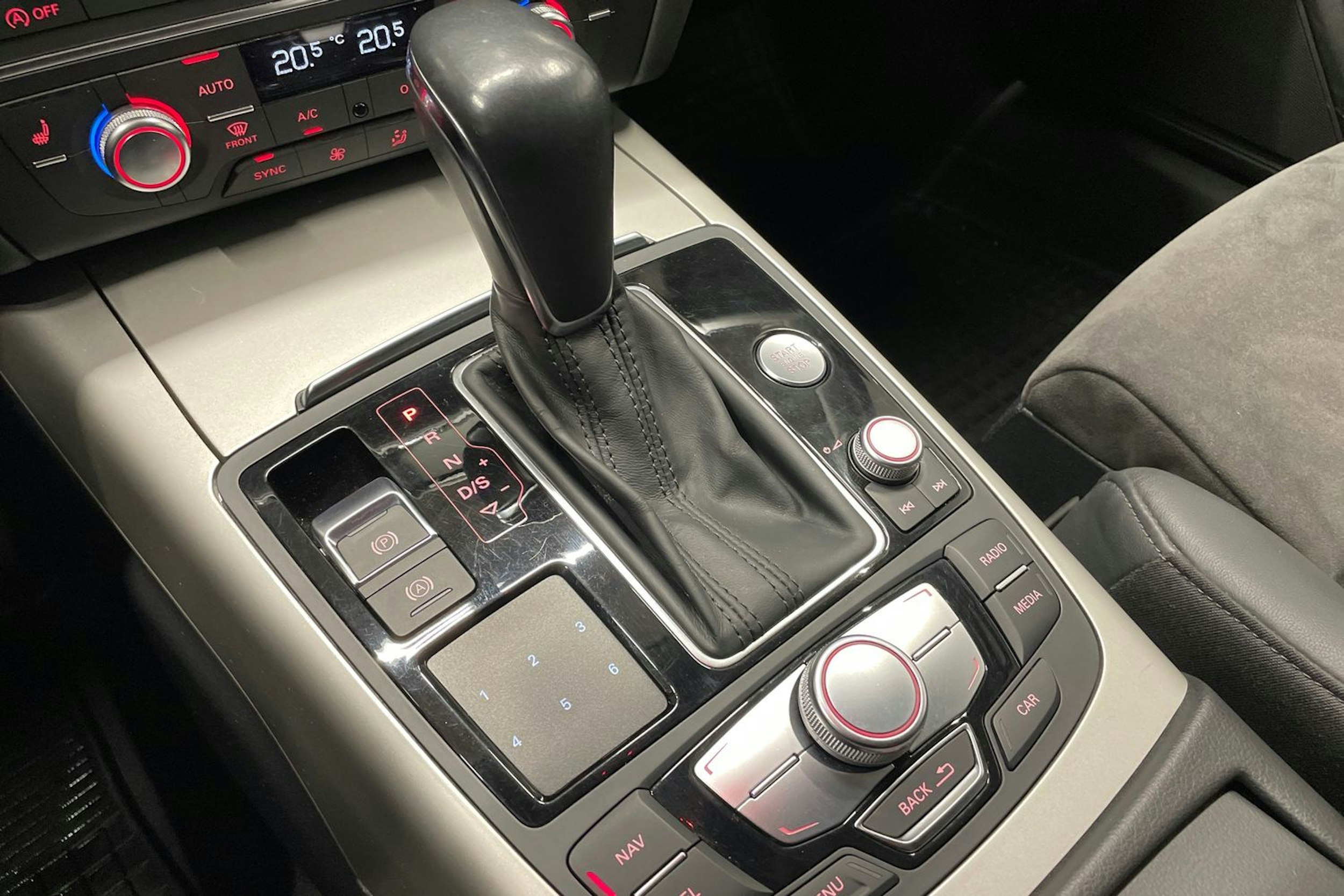 punainen Audi A6 2018 kuva 17.