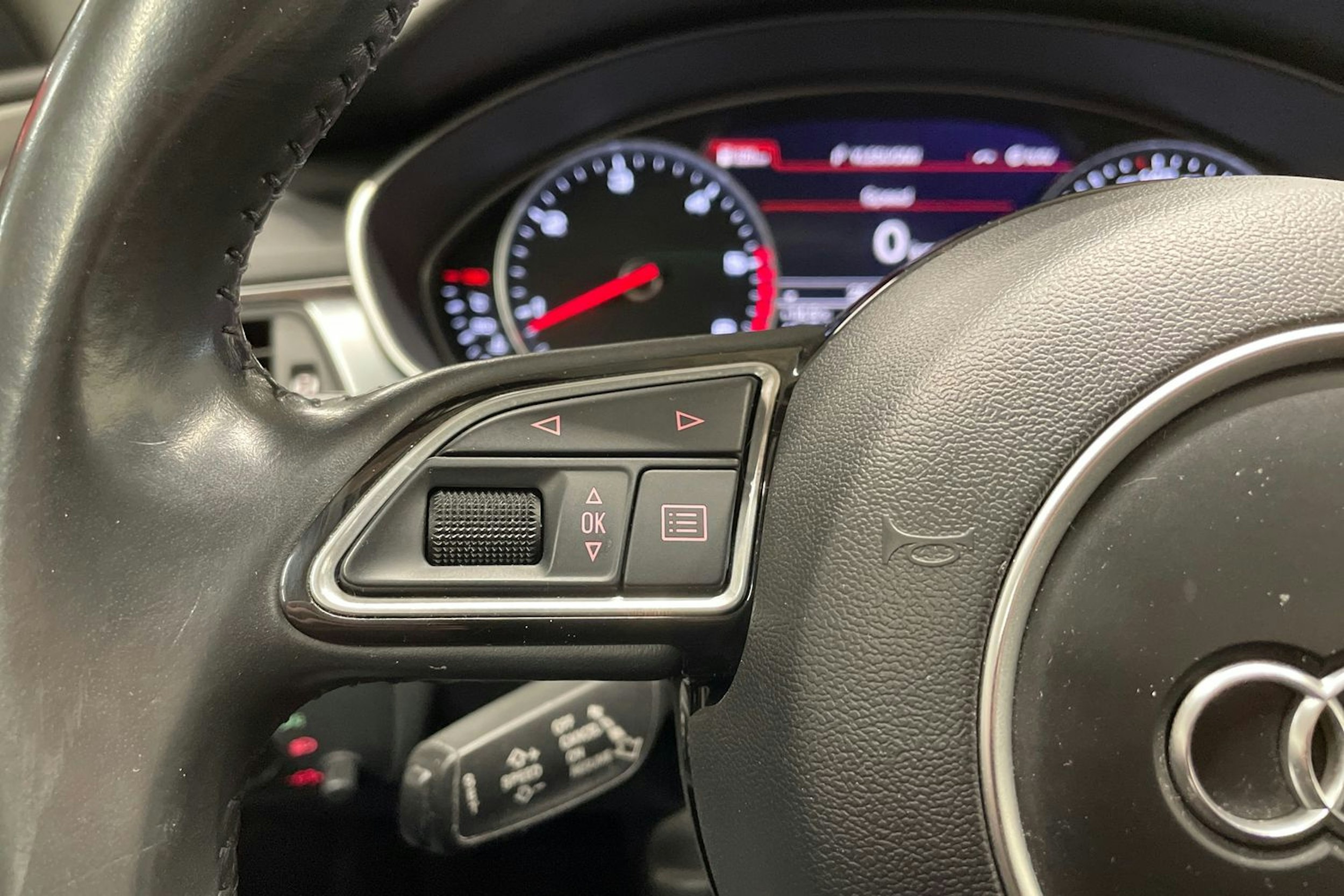 punainen Audi A6 2018 kuva 20.