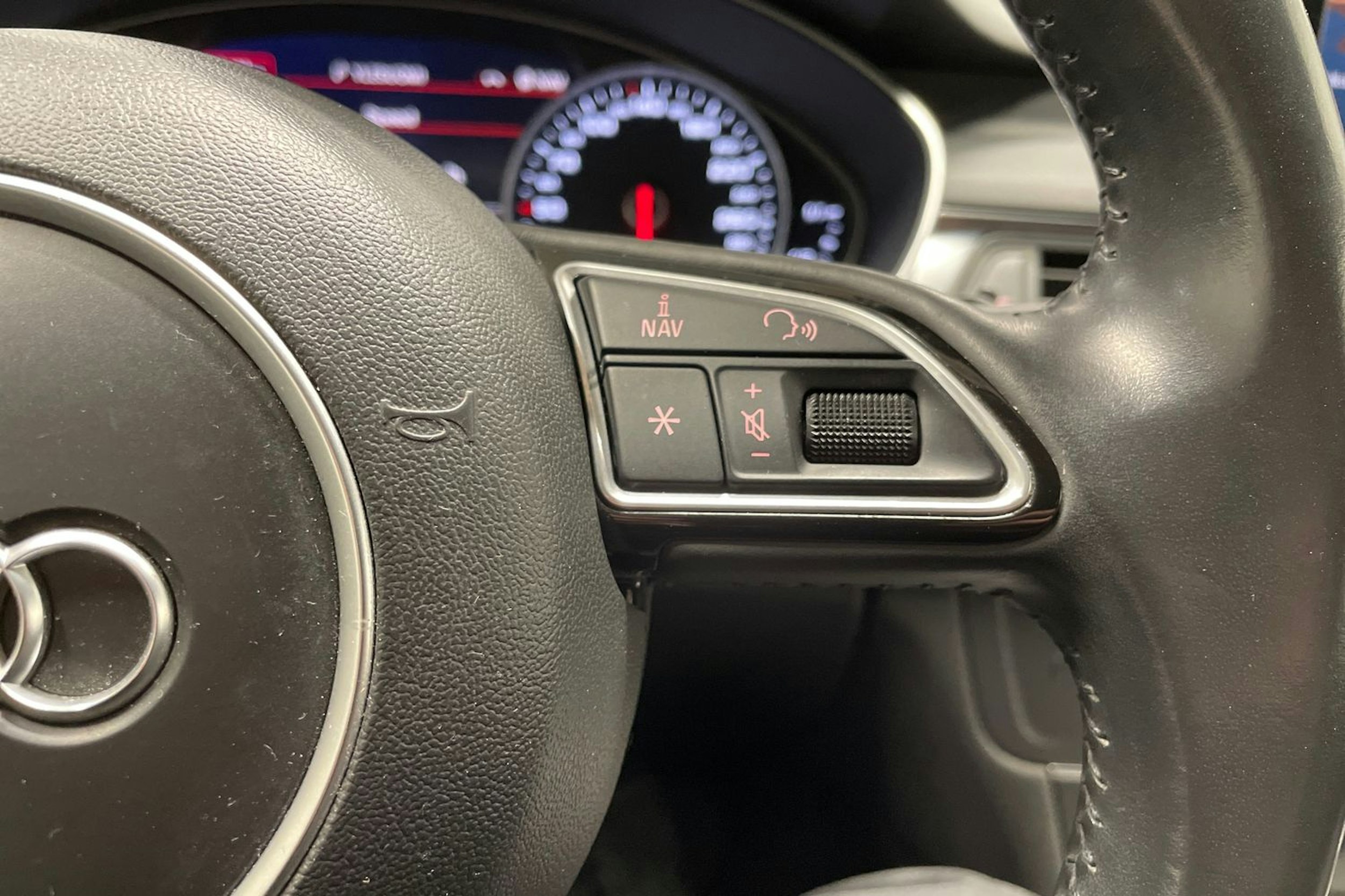 punainen Audi A6 2018 kuva 21.