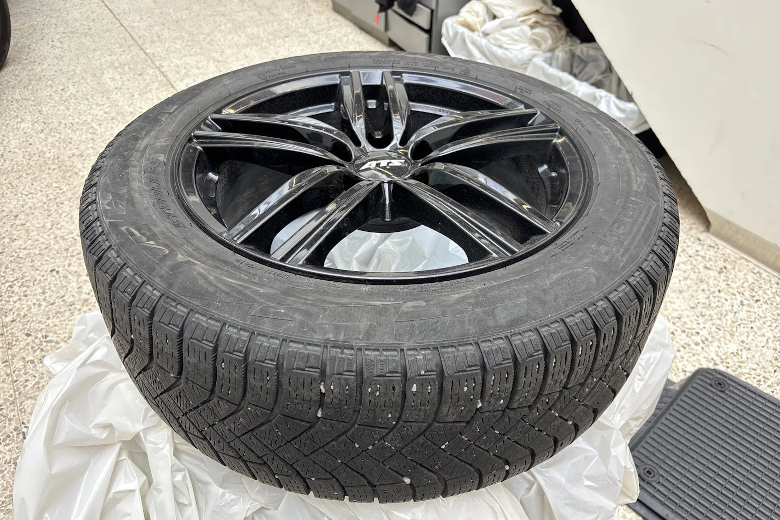 sininen Audi A6 2018 kuva 11.