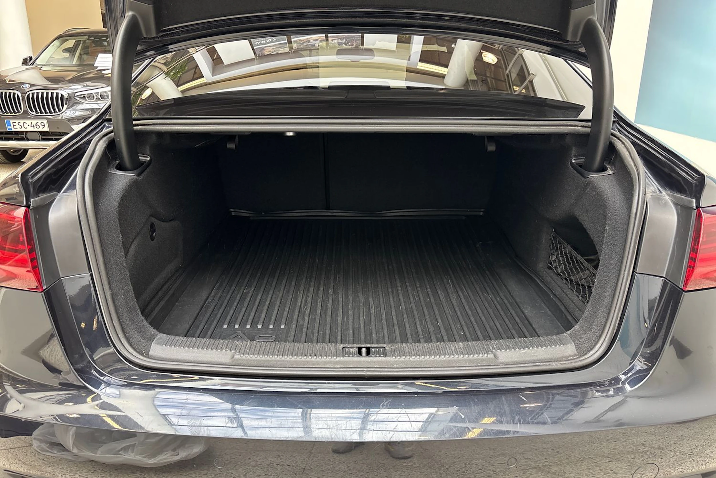 sininen Audi A6 2018 kuva 12.