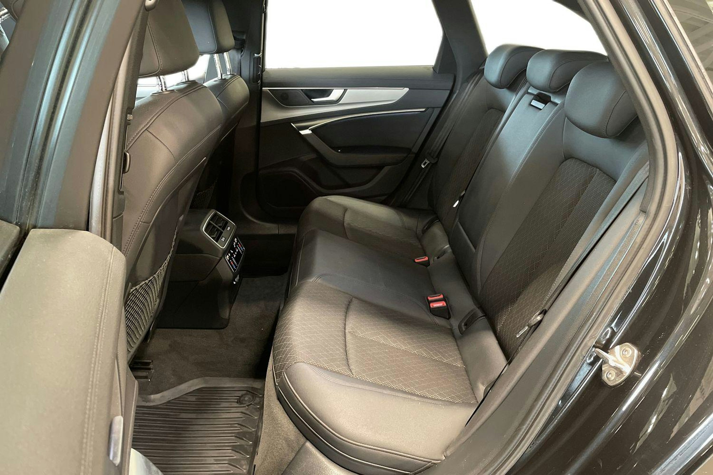 harmaa Audi A6 2018 kuva 10.