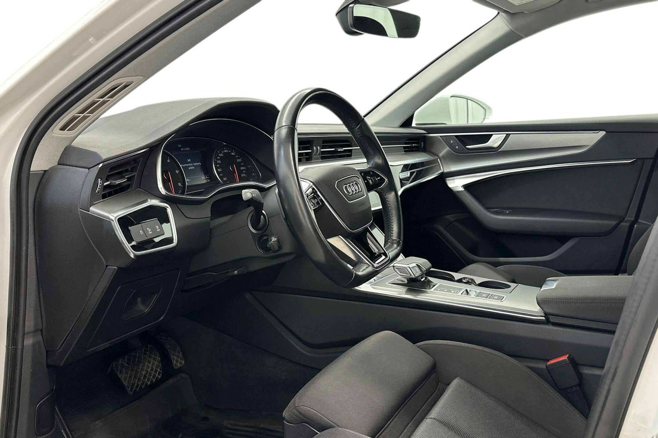 Valkoinen Audi A6 2019 kuva 7.