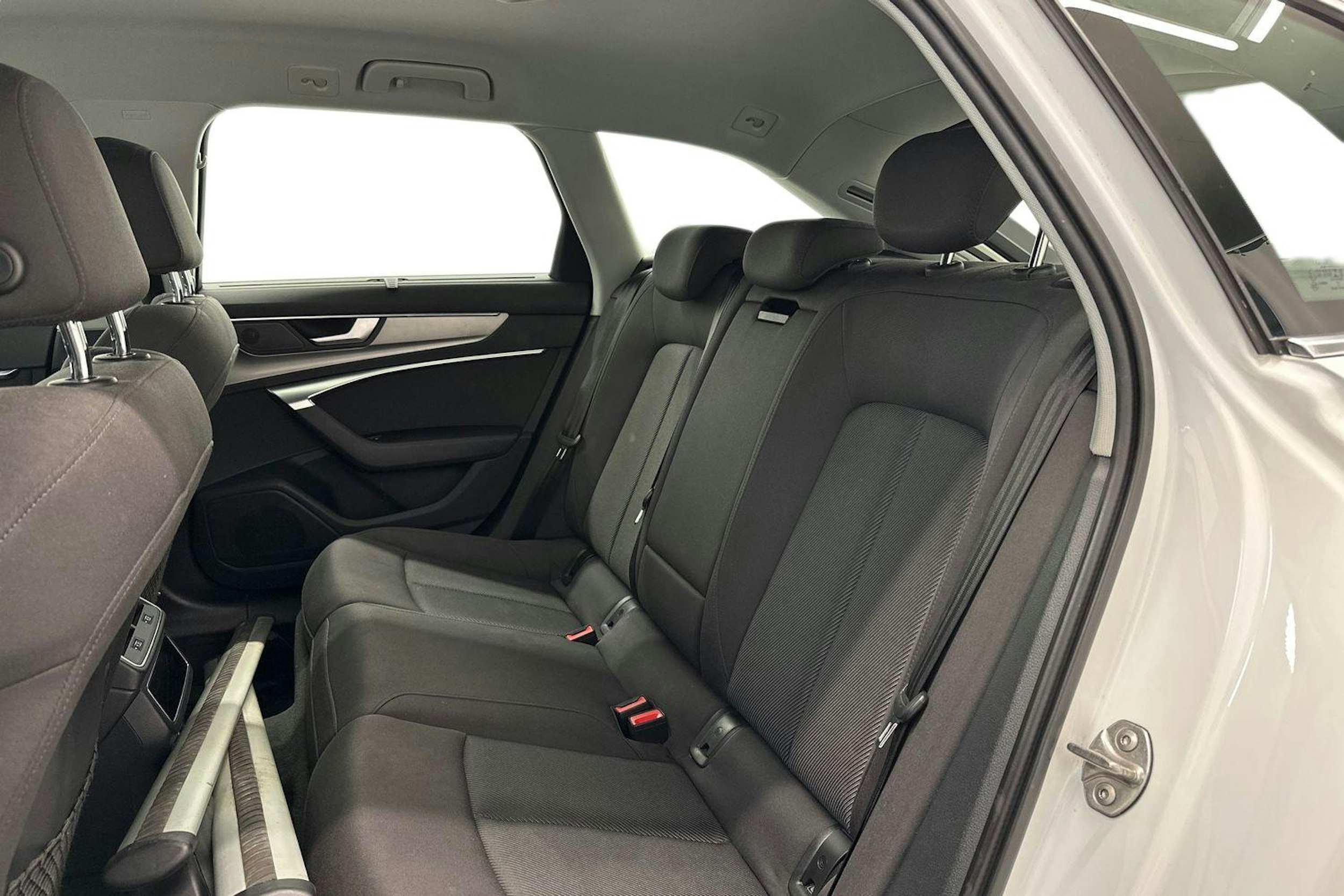 Valkoinen Audi A6 2019 kuva 10.