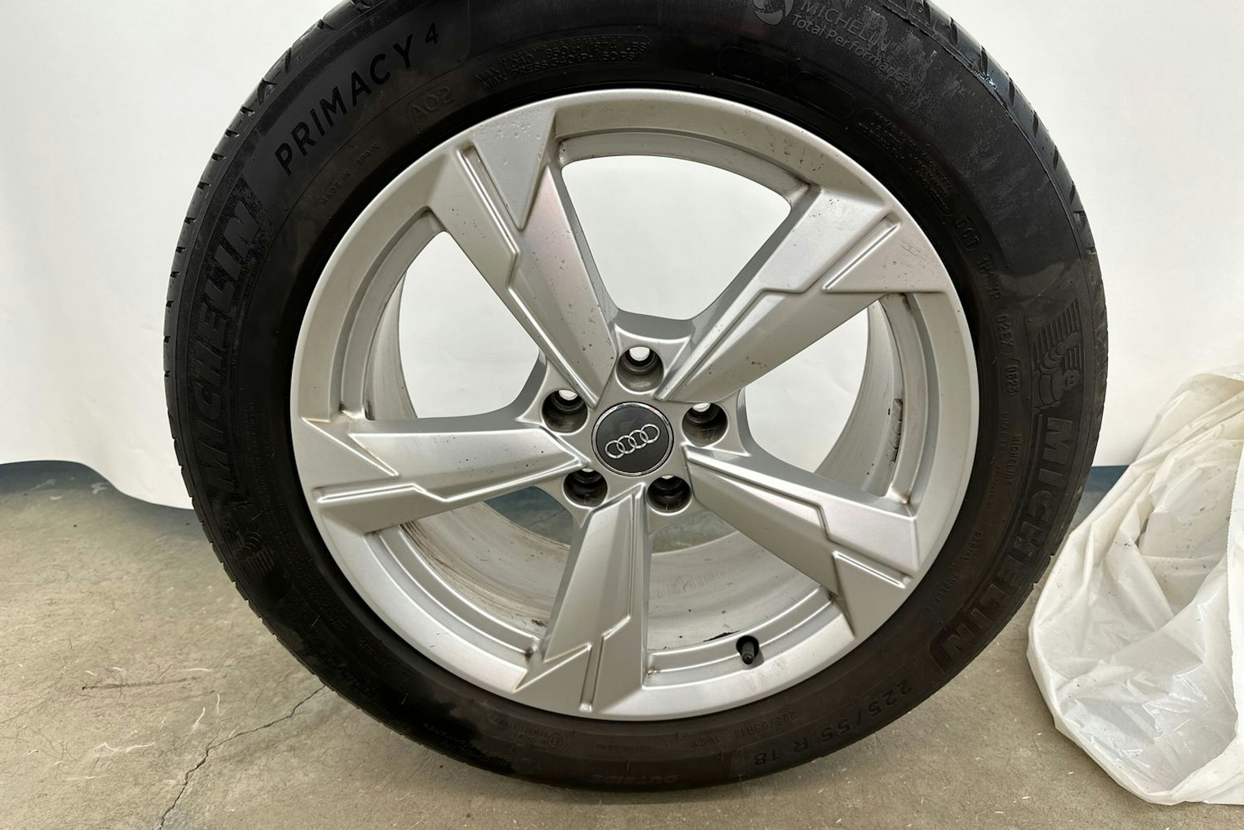 Valkoinen Audi A6 2019 kuva 13.