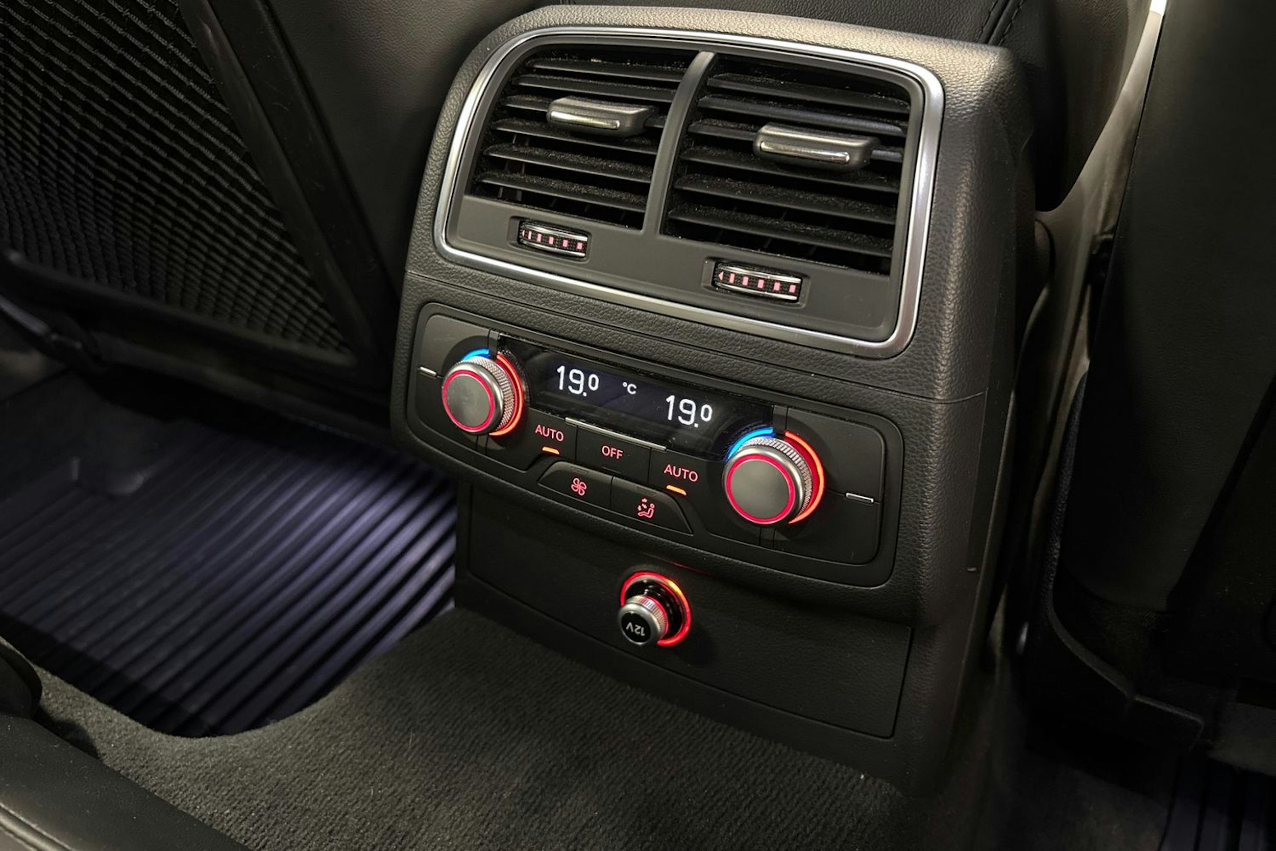 harmaa Audi A6 2018 kuva 16.