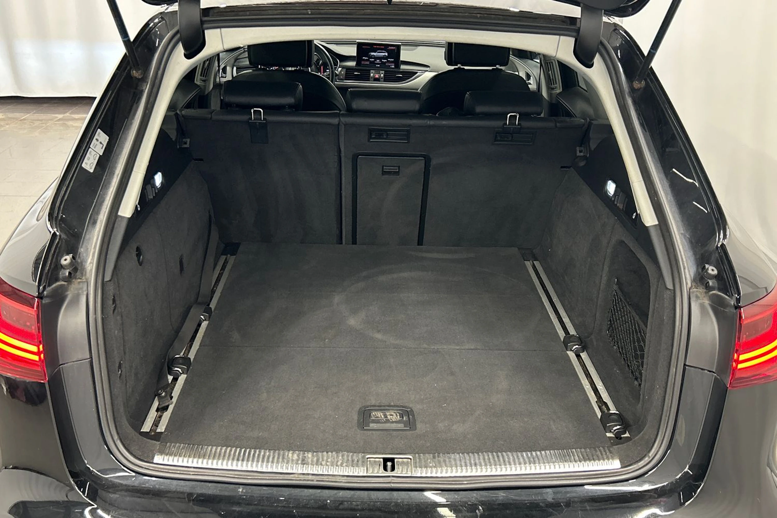 musta Audi A6 2018 kuva 16.