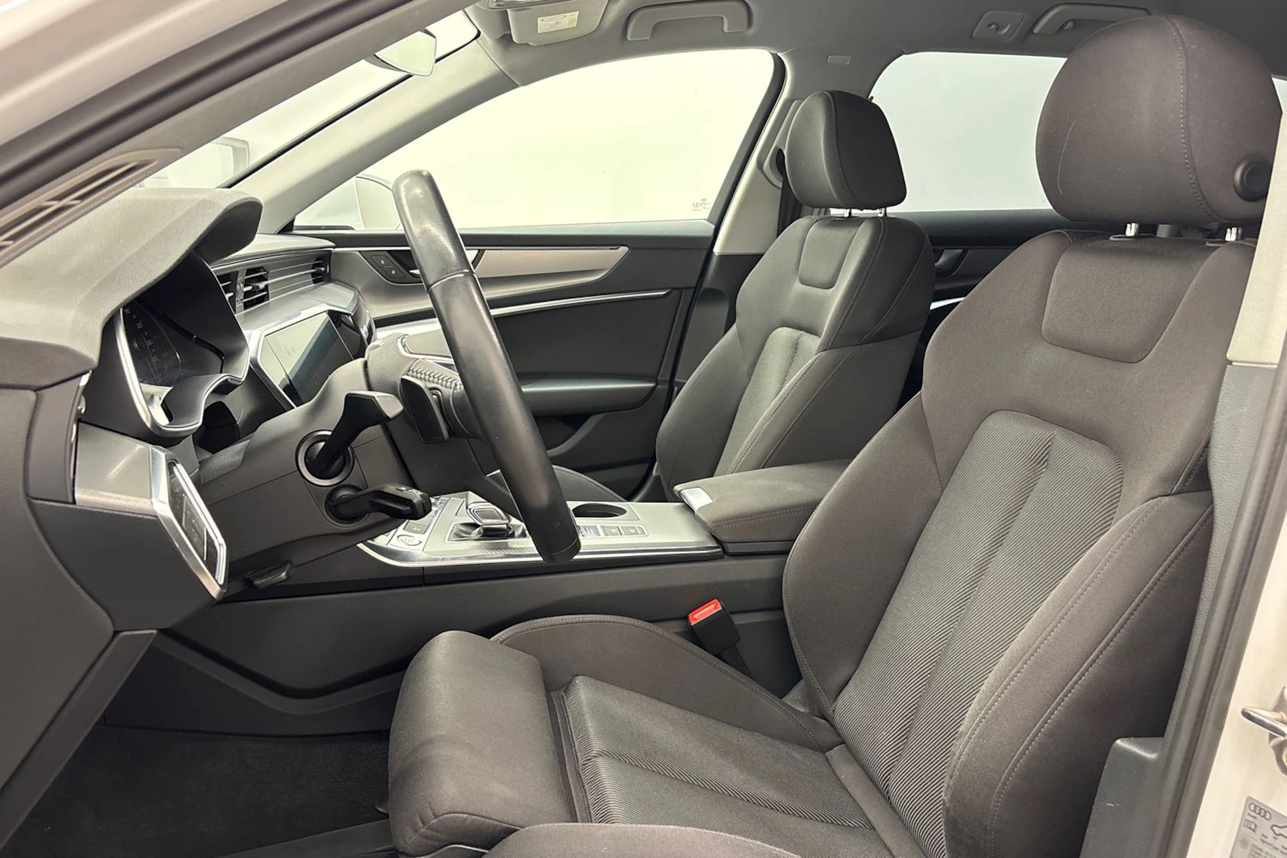valkoinen Audi A6 2019 kuva 11.