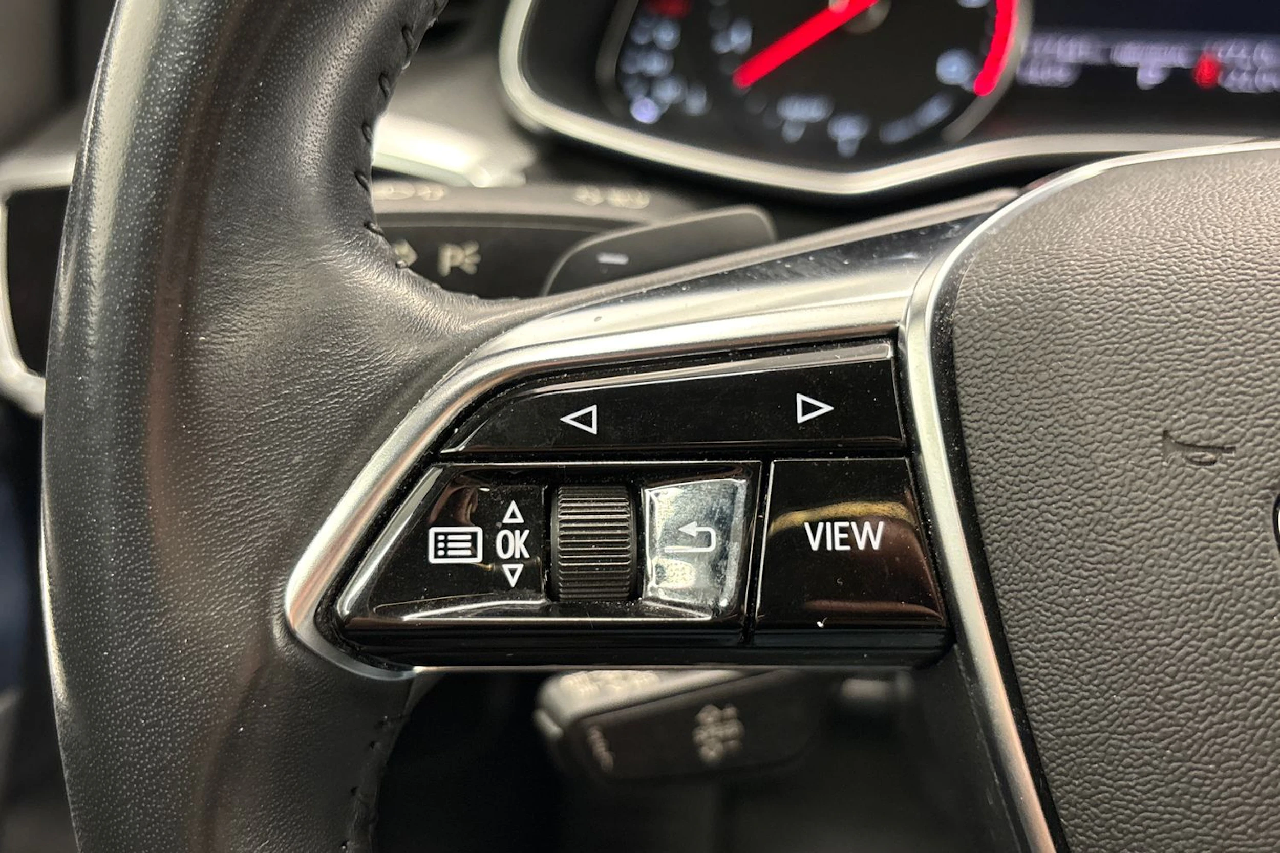 valkoinen Audi A6 2019 kuva 14.