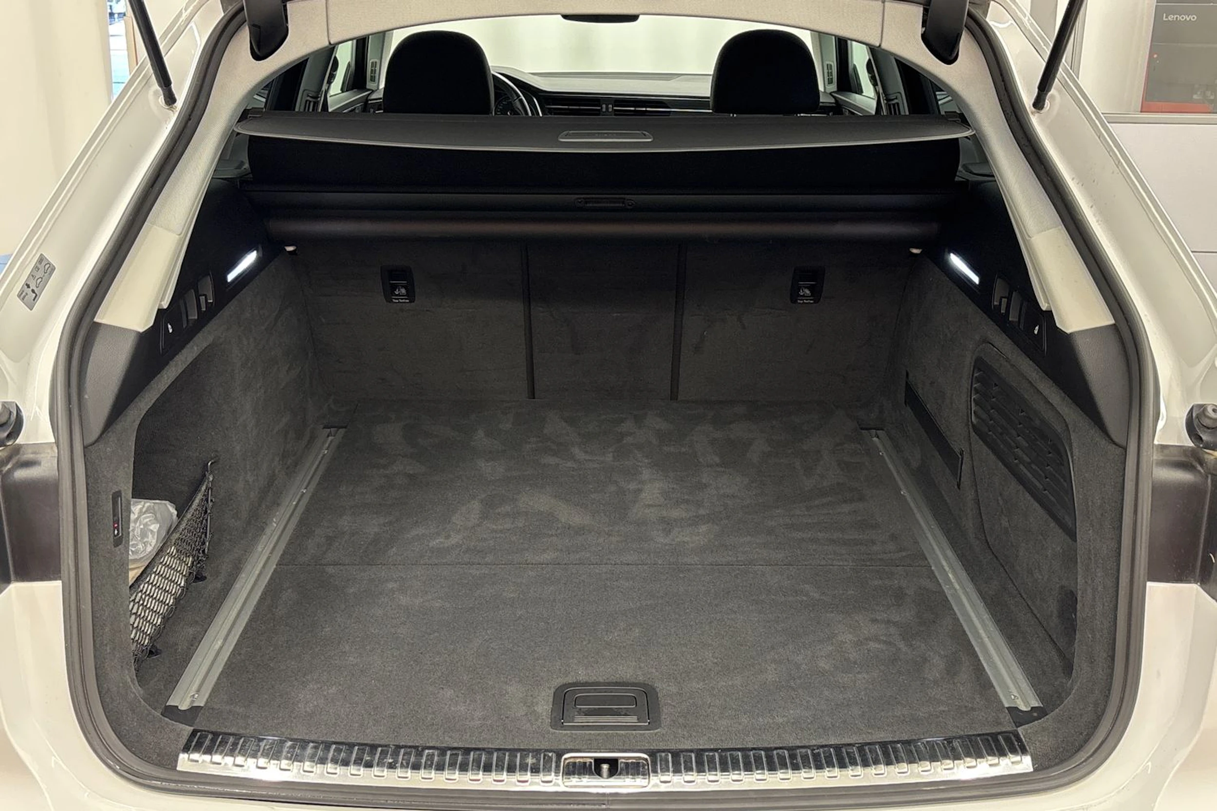 valkoinen Audi A6 2019 kuva 24.