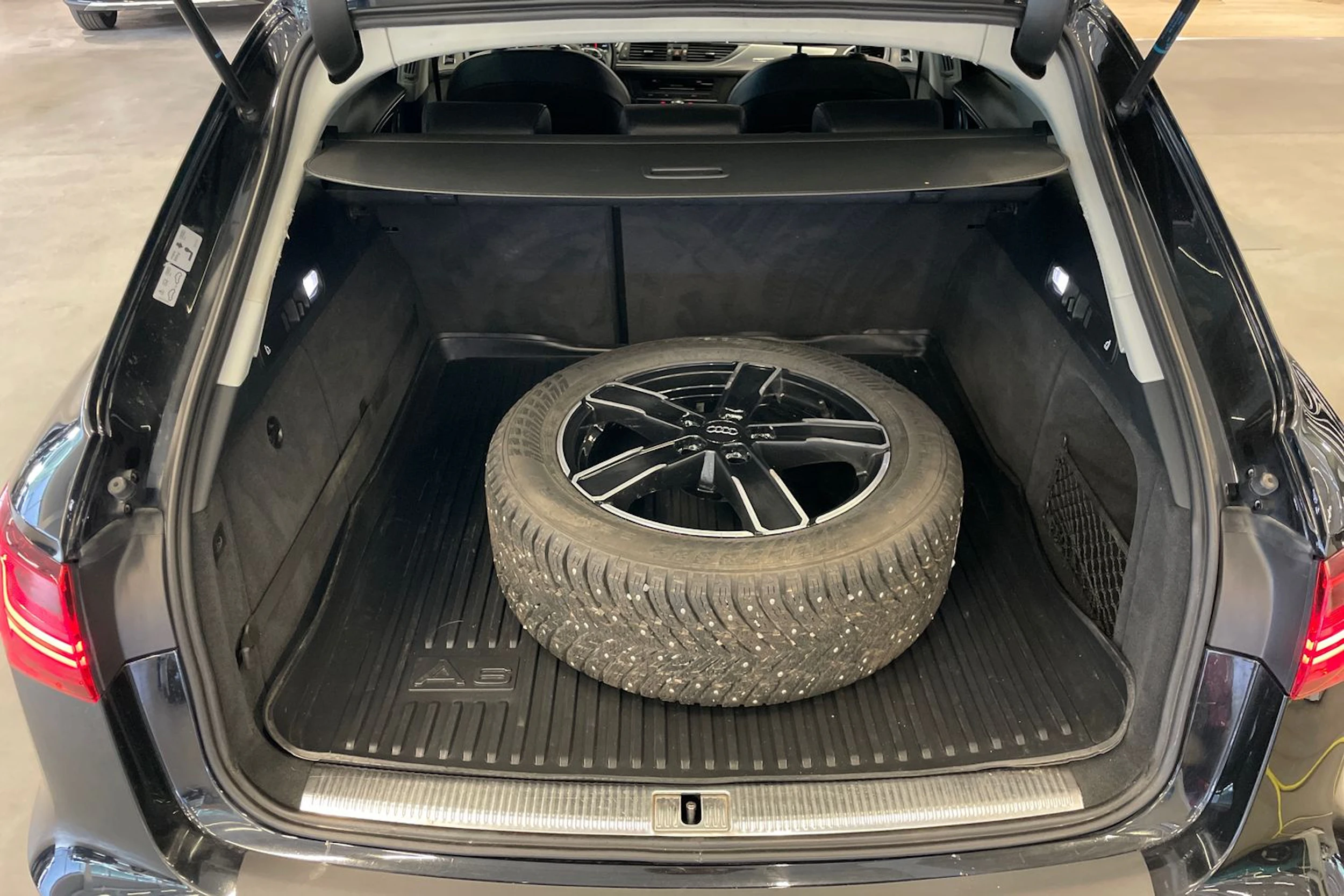 met. musta Audi A6 2018 kuva 22.