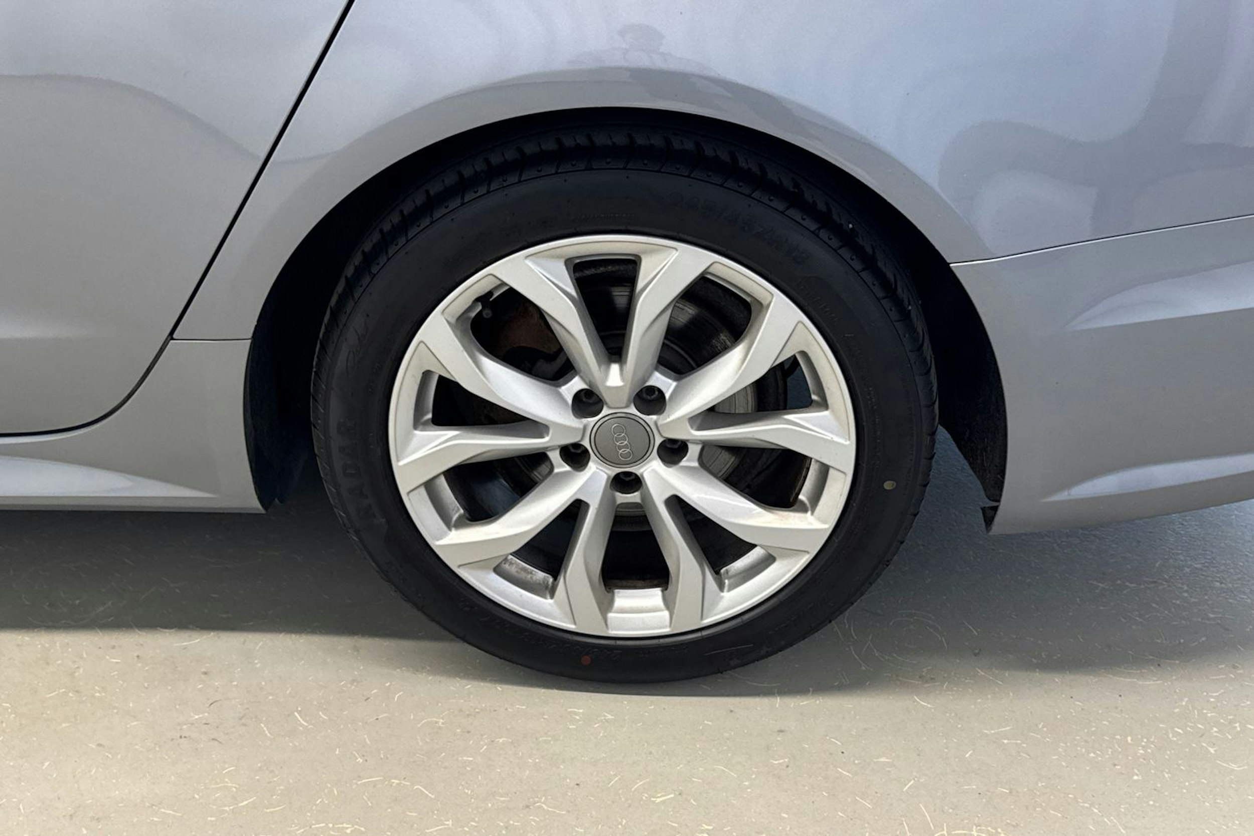 harmaa Audi A6 2018 kuva 13.