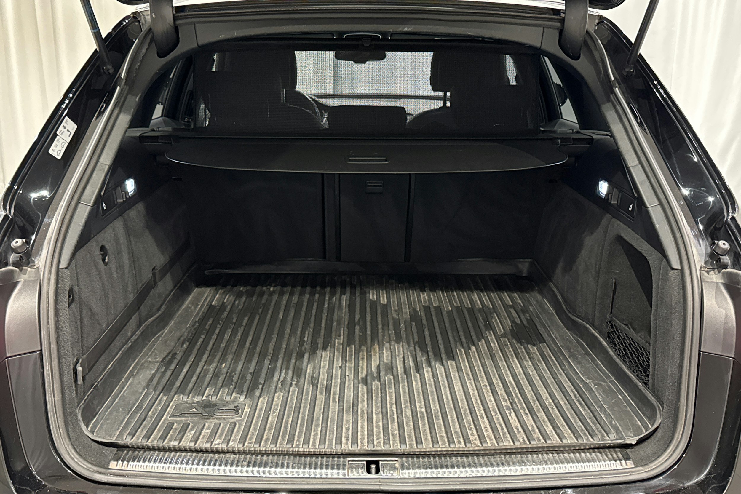 met. musta Audi A6 2018 kuva 14.
