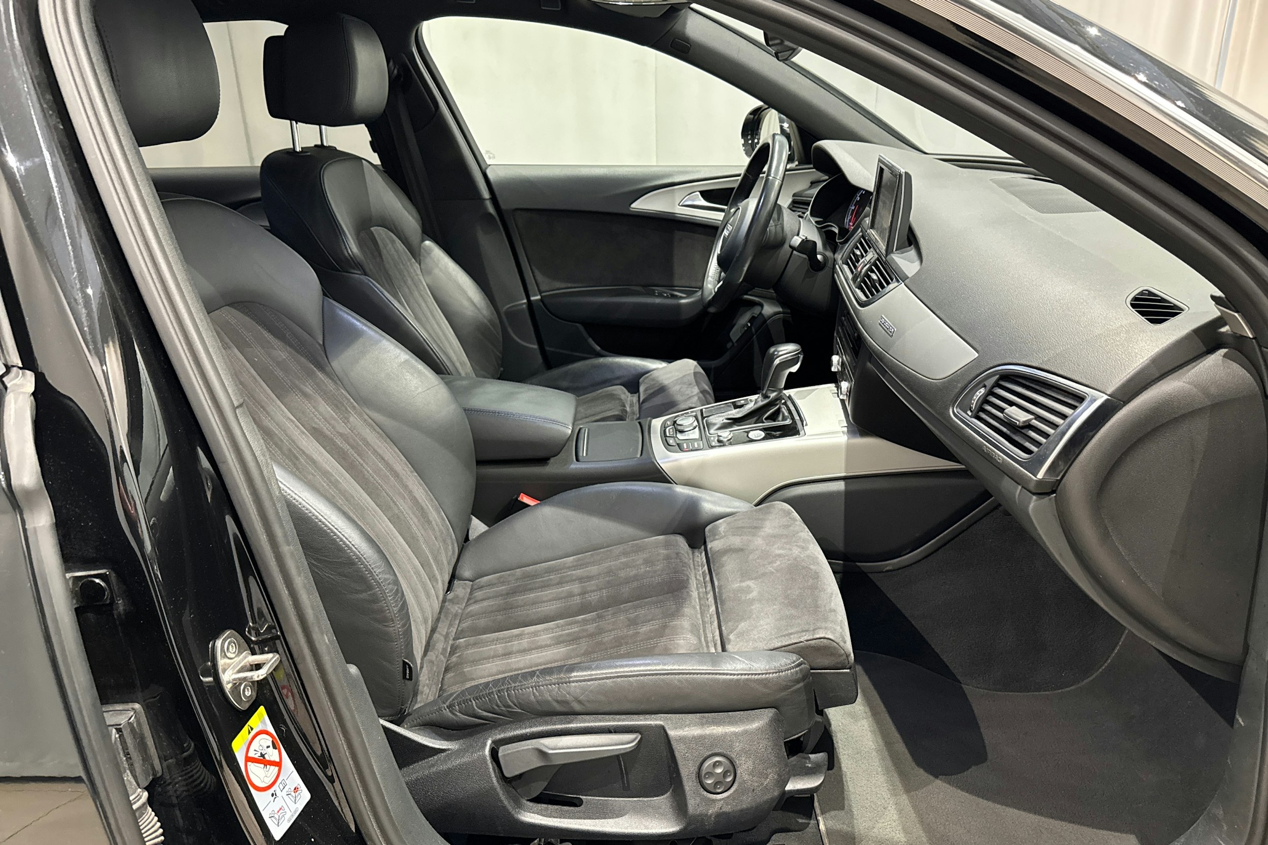 met. musta Audi A6 2018 kuva 17.