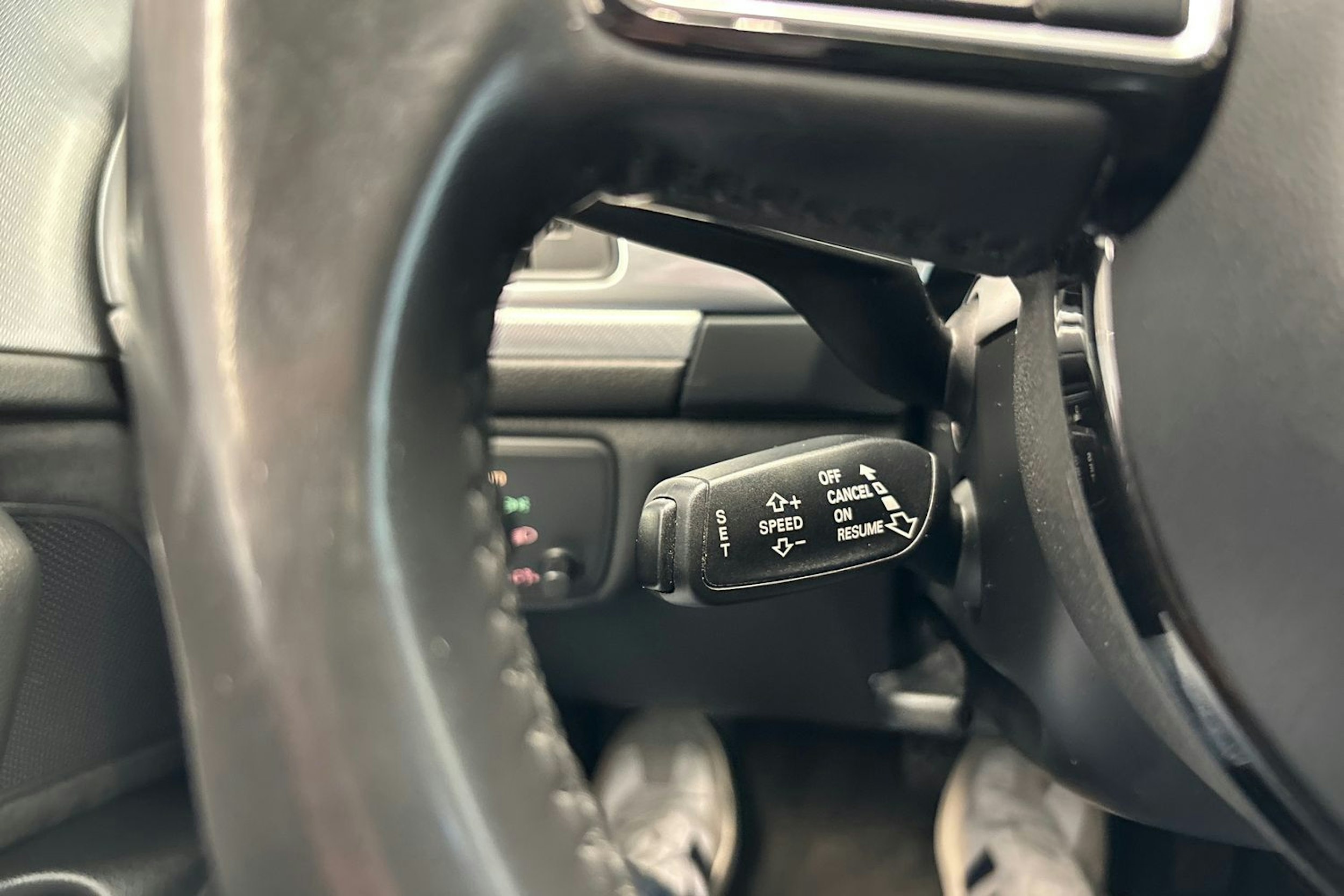 valkoinen Audi A6 2018 kuva 16.