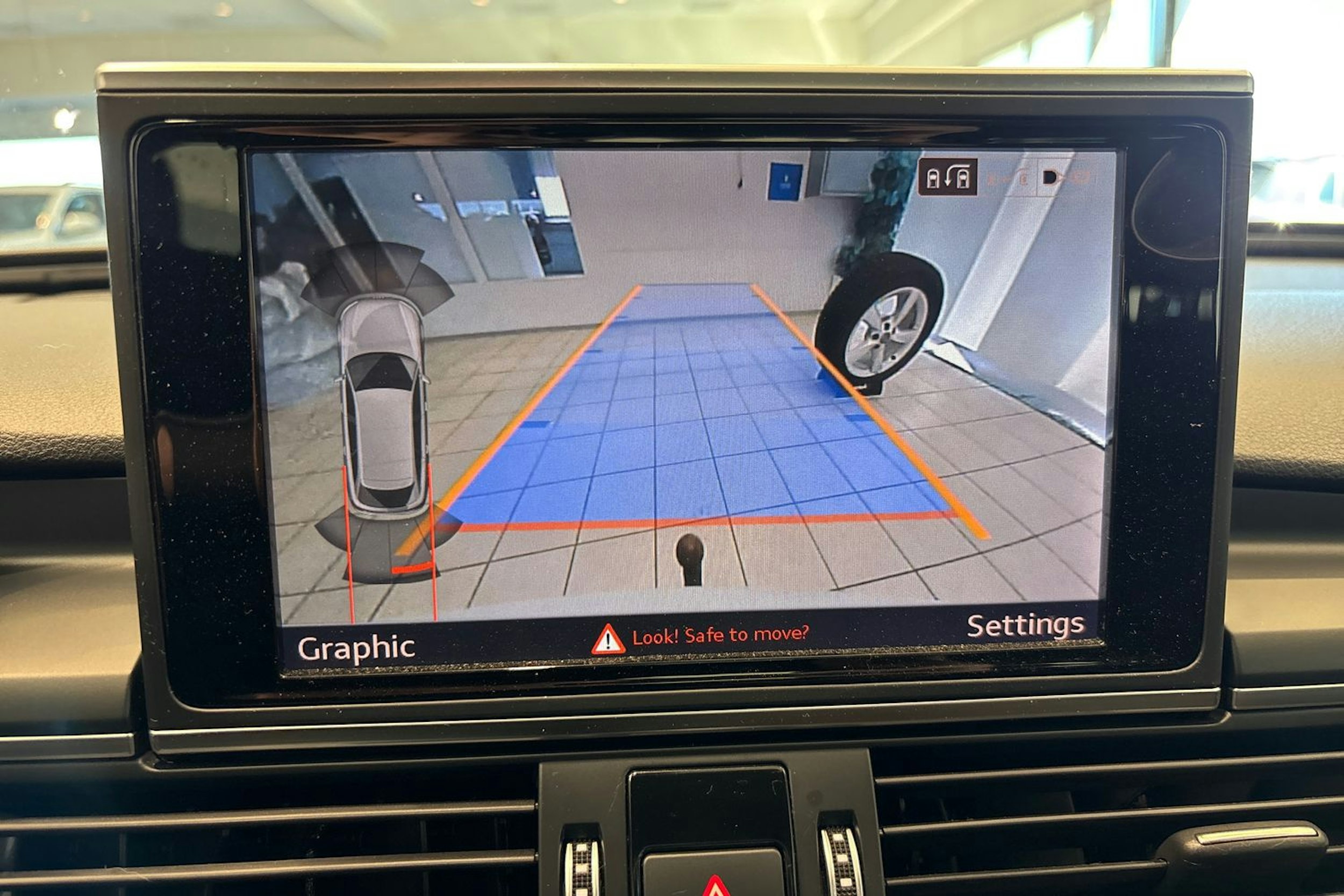 valkoinen Audi A6 2018 kuva 19.