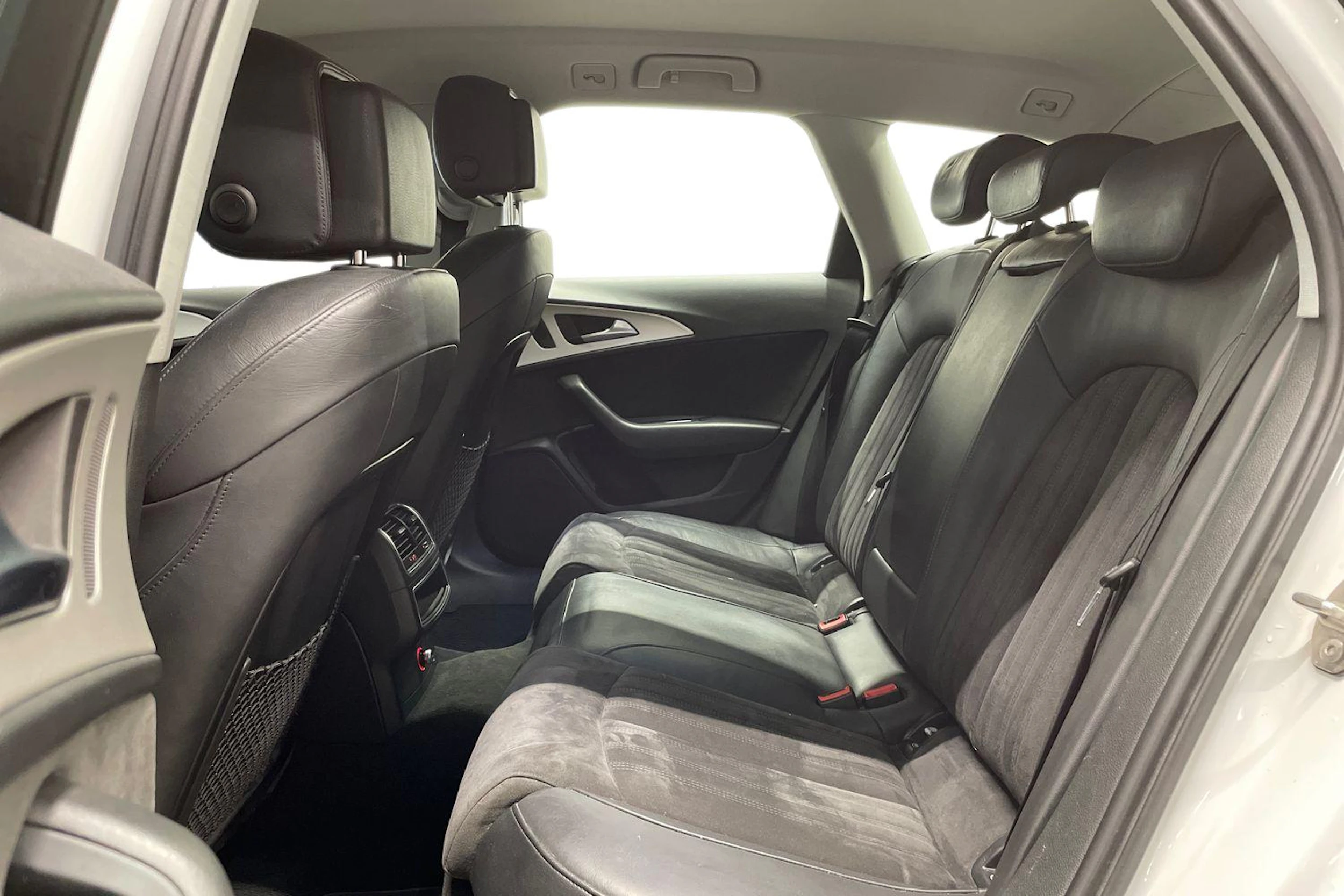 Valkoinen Audi A6 2018 kuva 8.