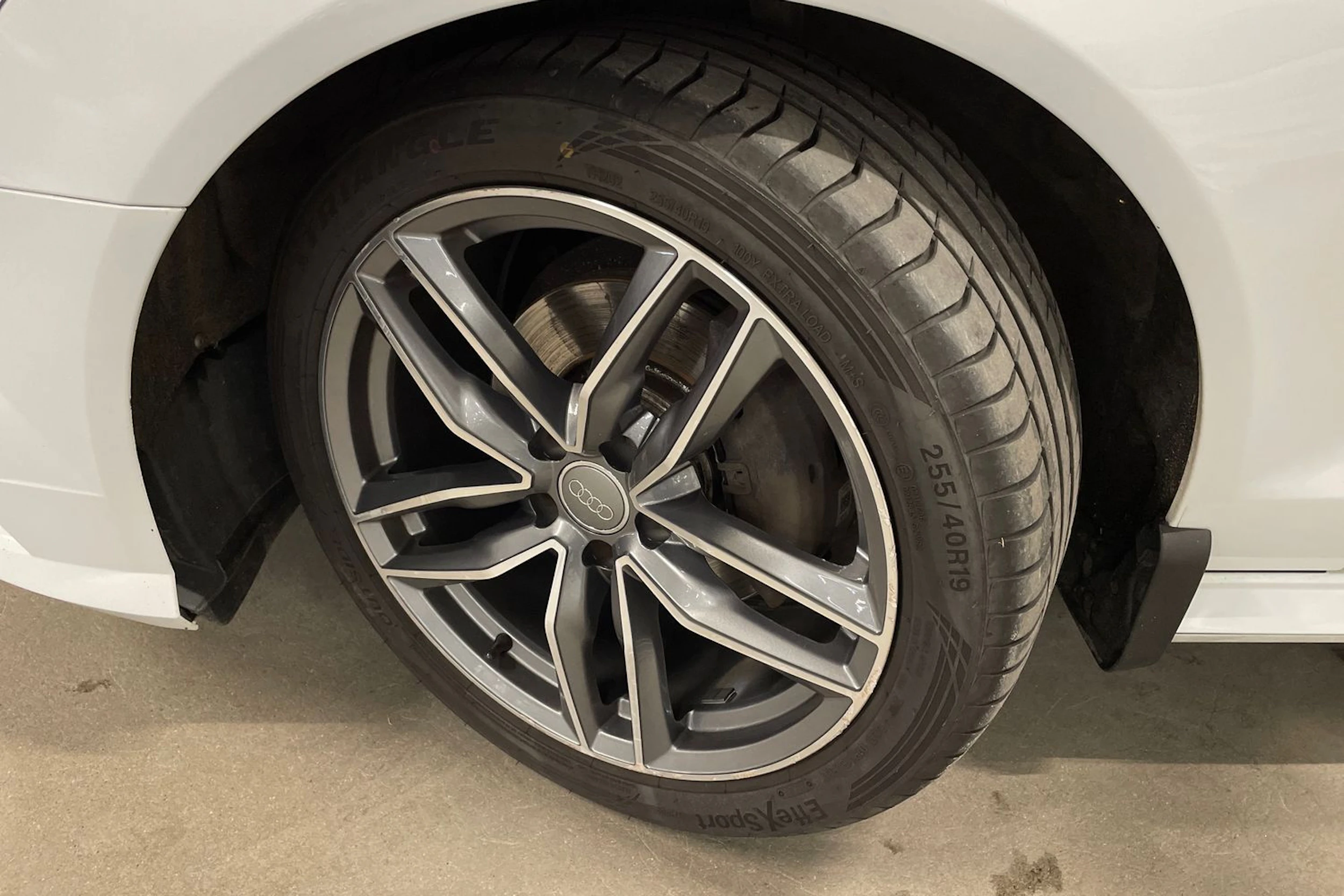 Valkoinen Audi A6 2018 kuva 10.
