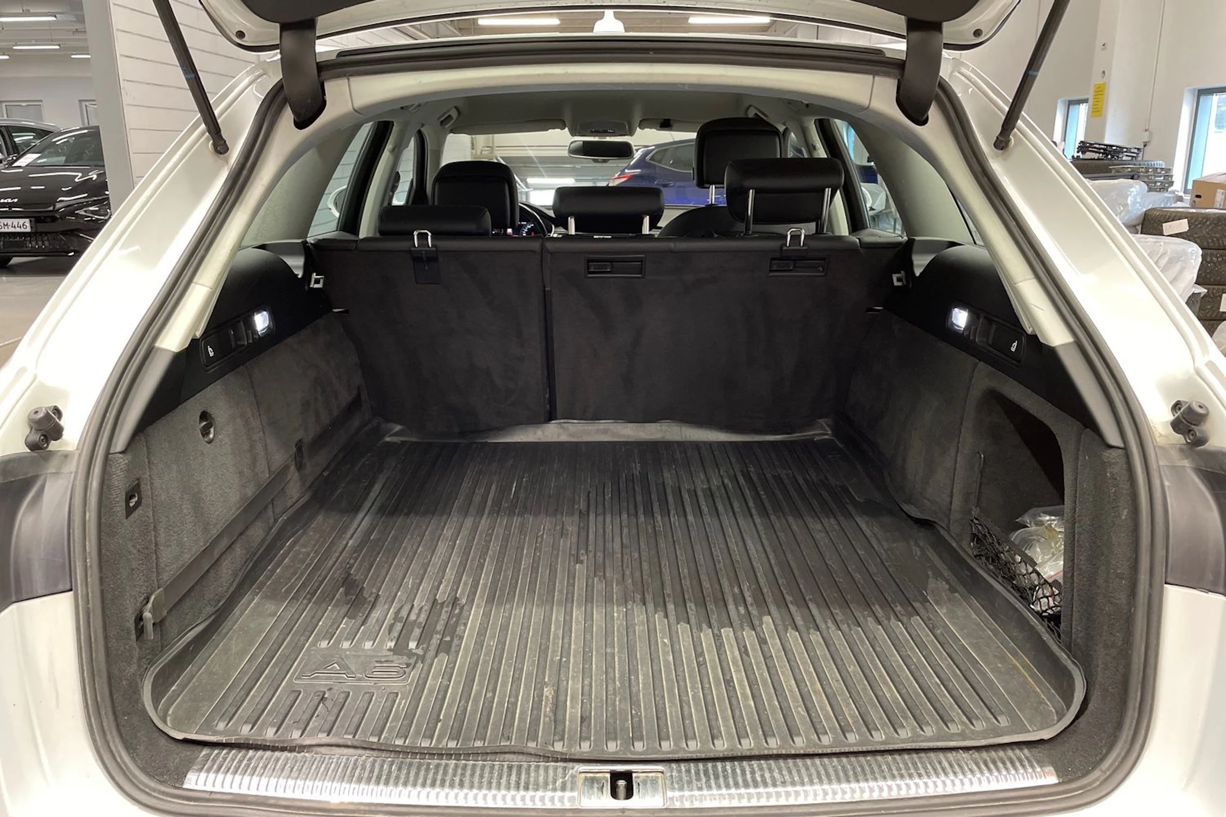Valkoinen Audi A6 2018 kuva 12.