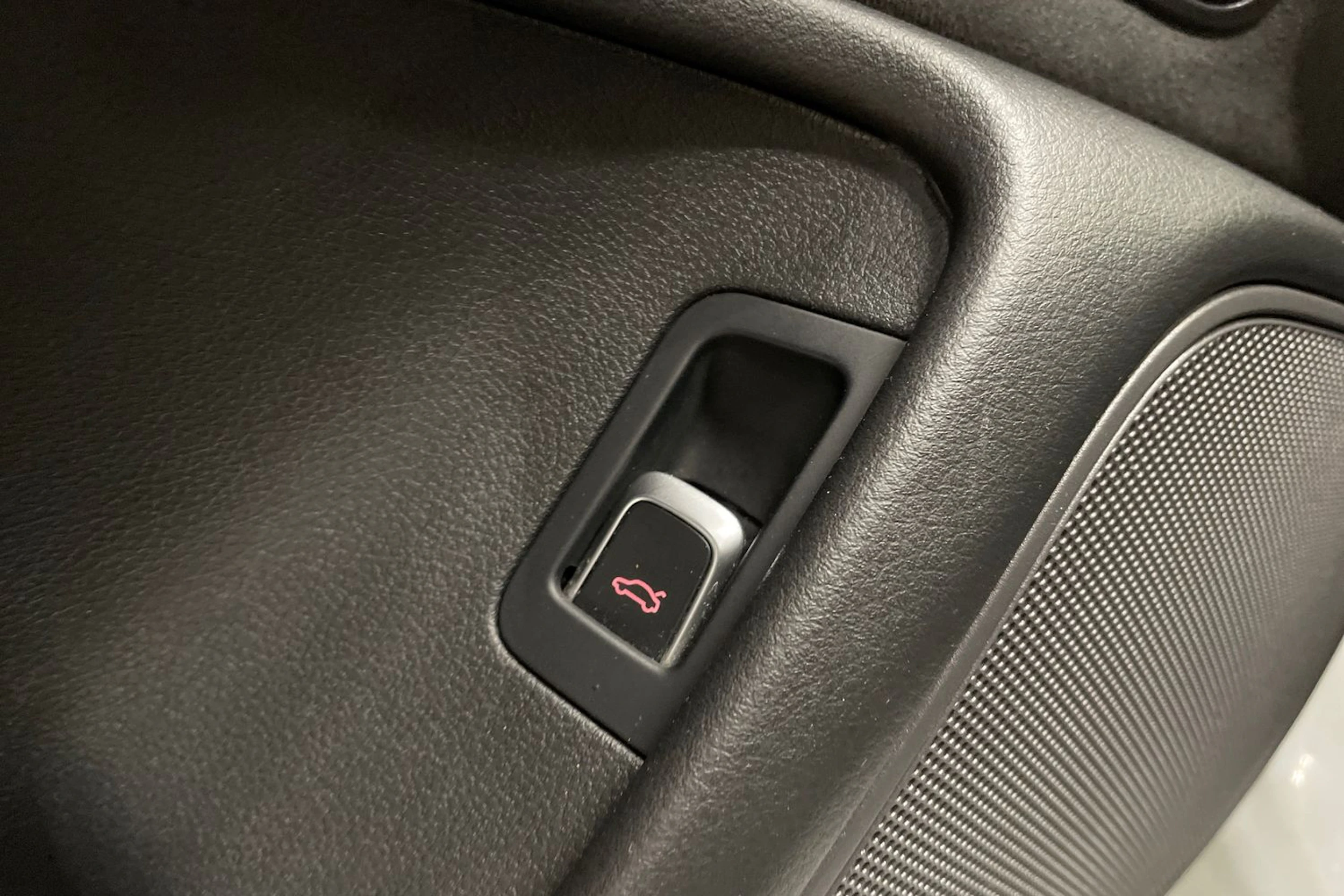 Valkoinen Audi A6 2018 kuva 22.