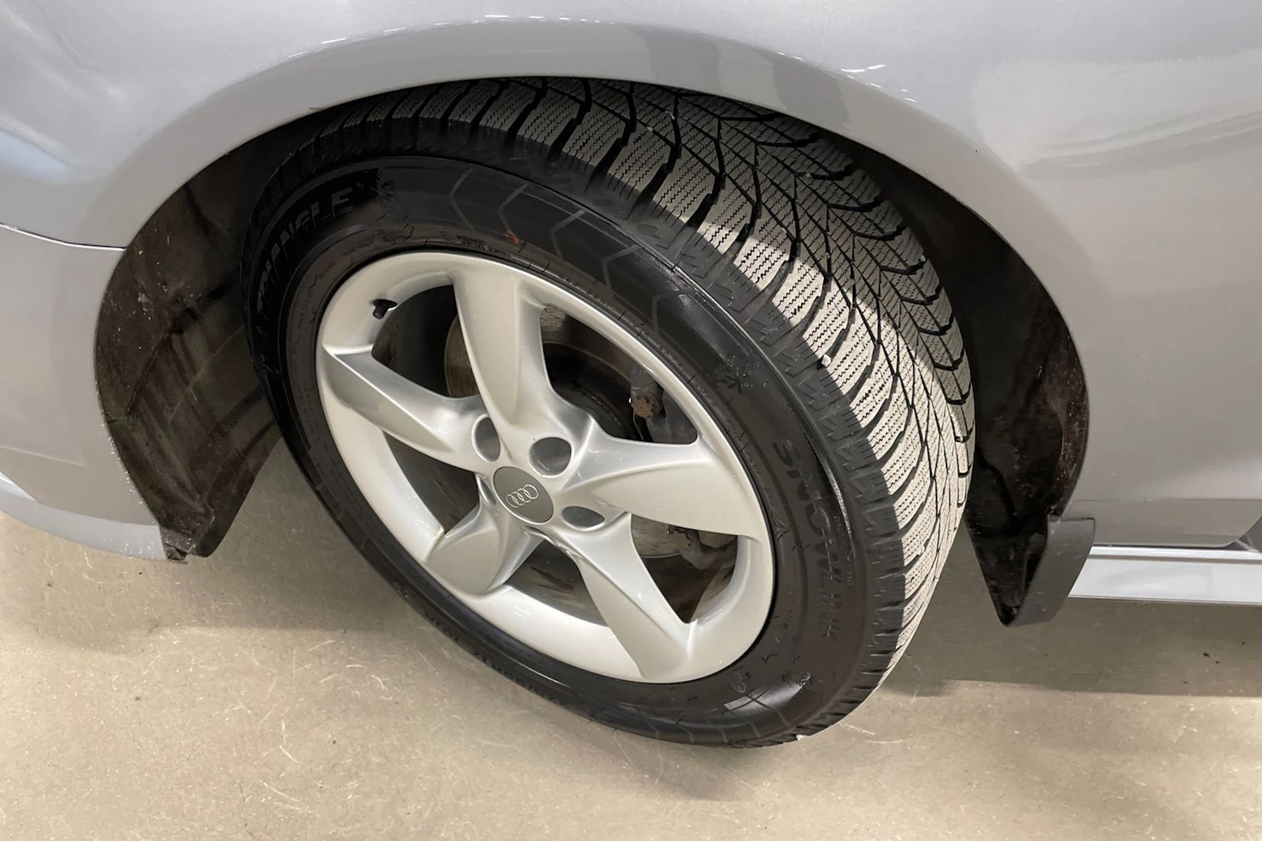 harmaa Audi A6 2018 kuva 13.