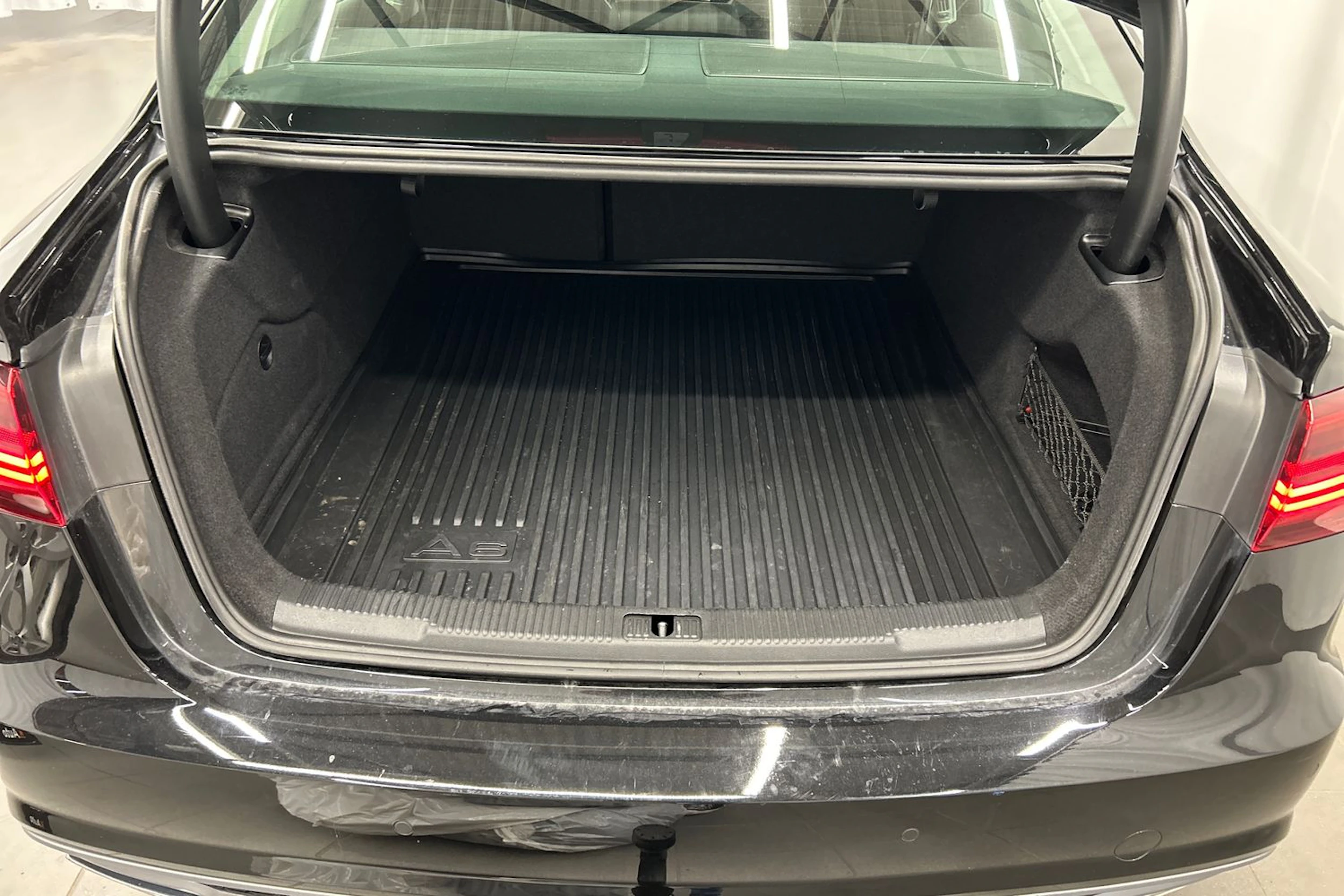 musta Audi A6 2018 kuva 12.